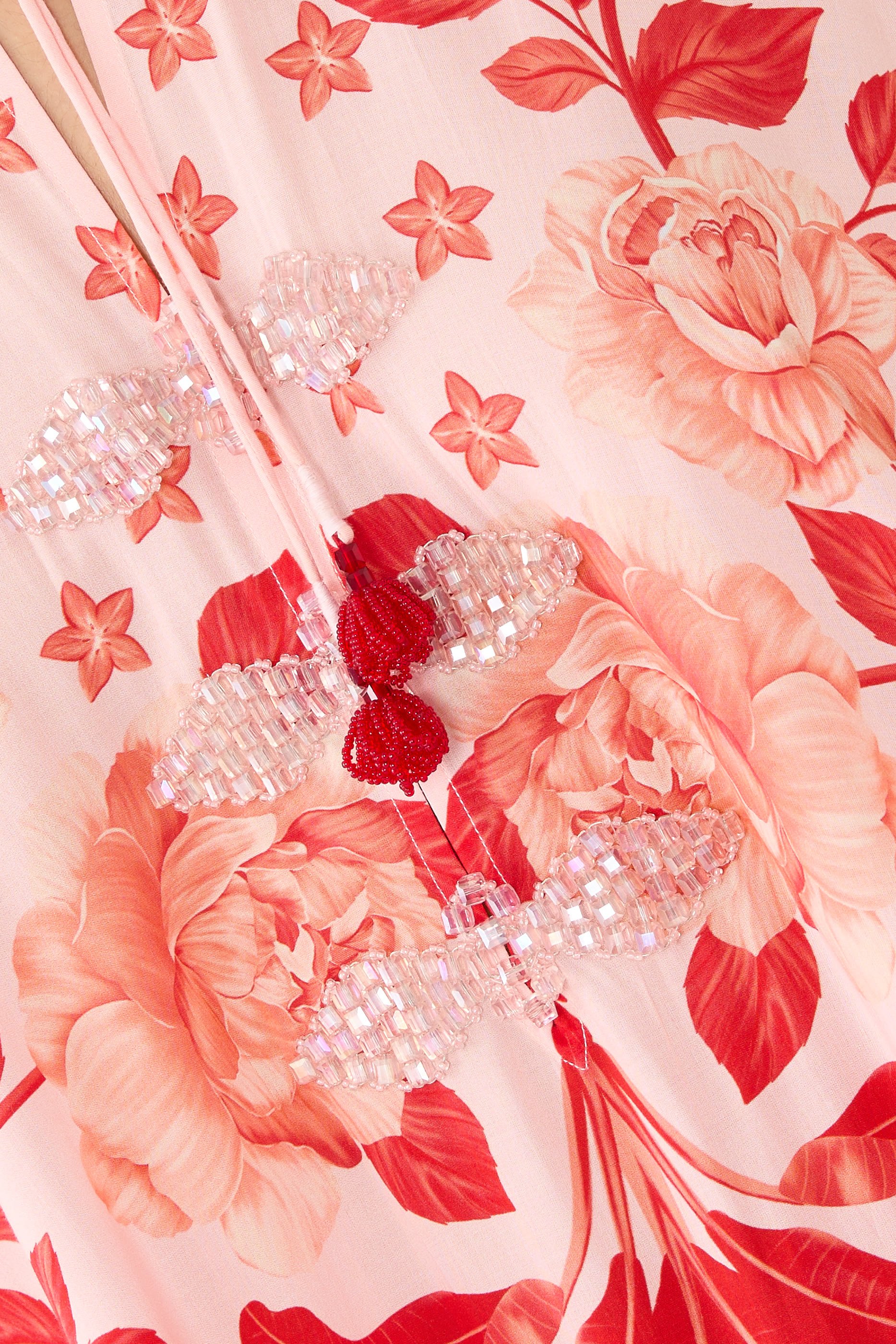 قفطان بأكمام بتصميم جناح الخفاش وخرز