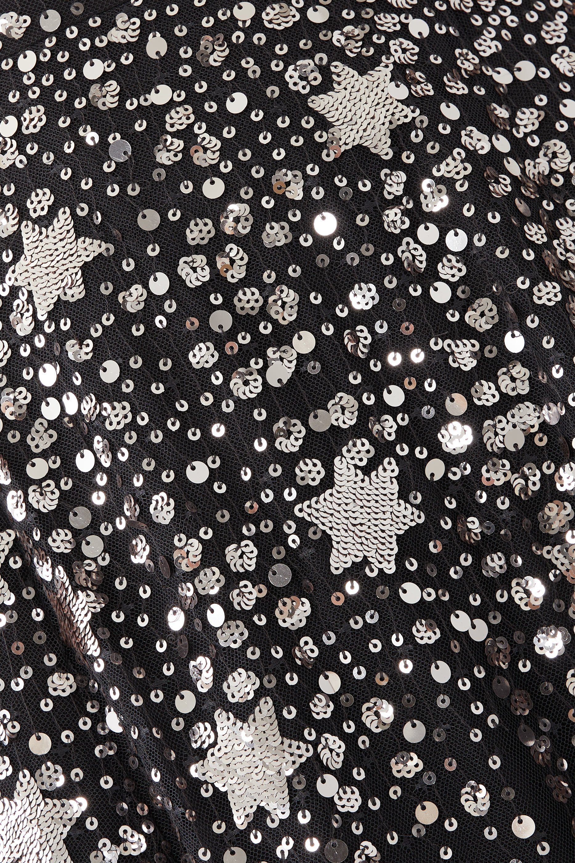 فستان سهرة بطول الكاحل وكاب بتطريزات نجوم