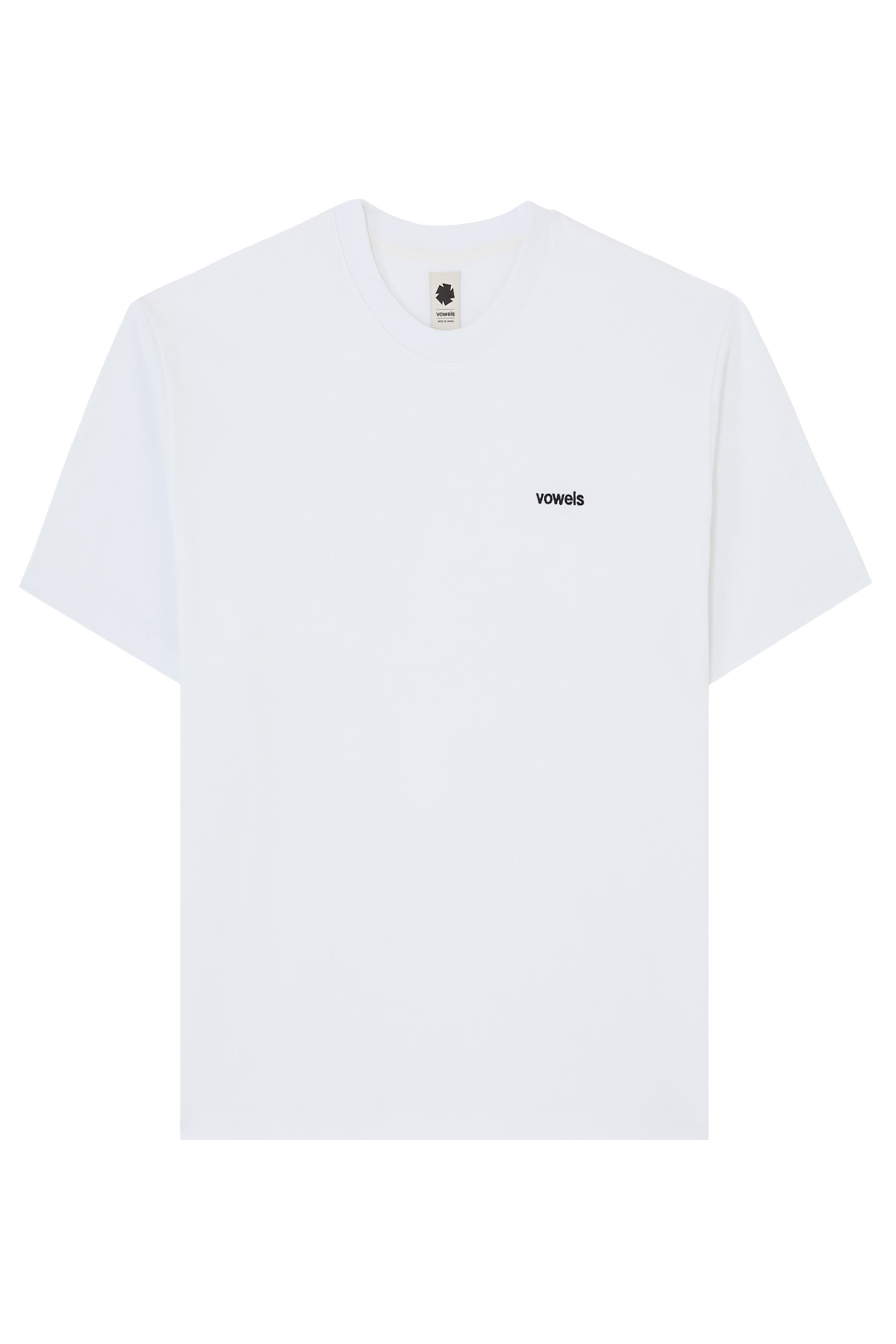 تيشيرت بشعار الماركة الكلاسيكي