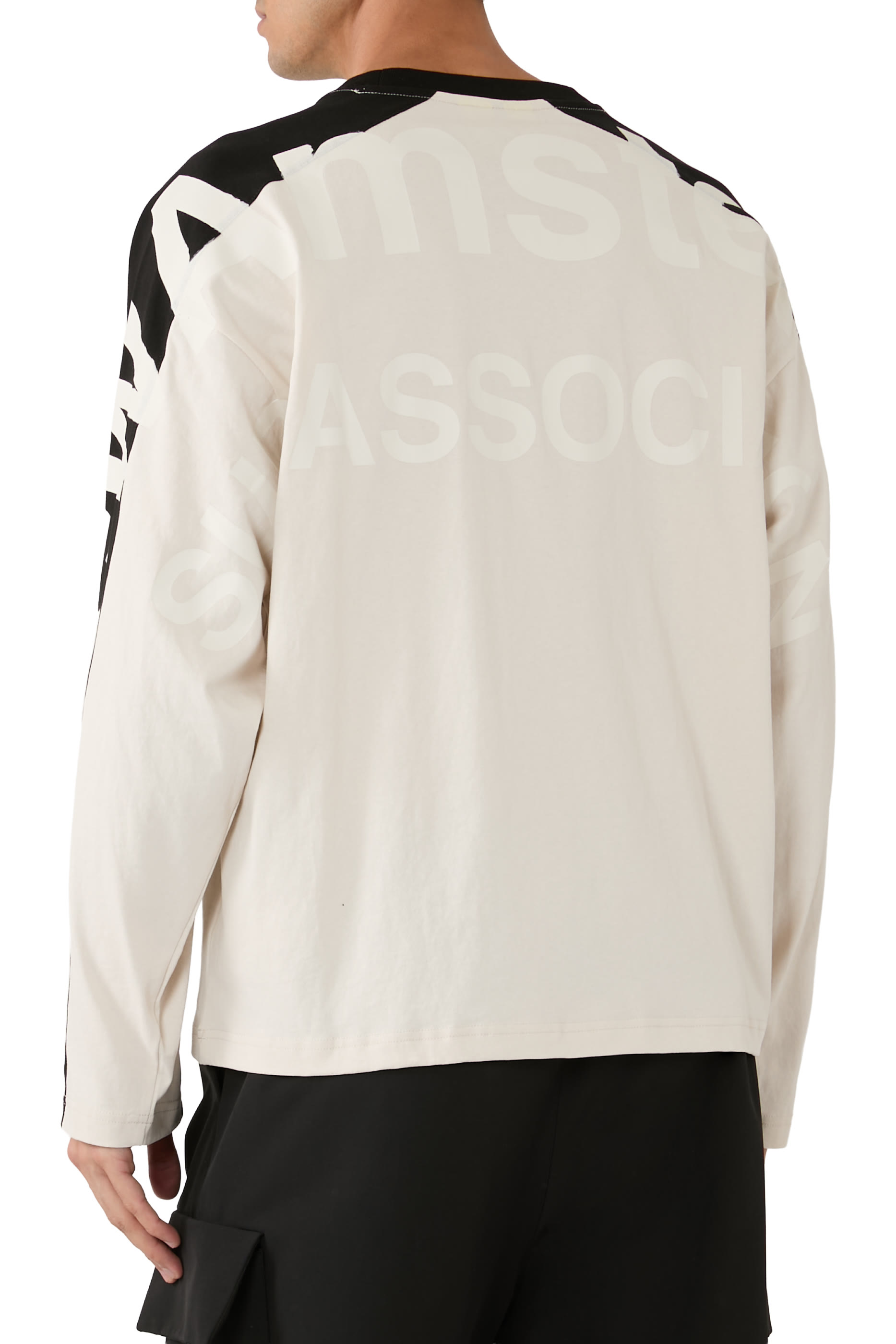 تيشيرت بأكمام طويلة بشعار الماركة