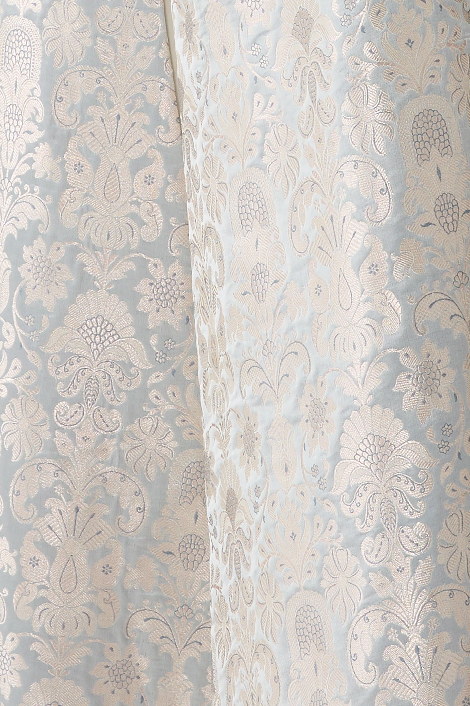 معطف طويل بأكمام مطرزة