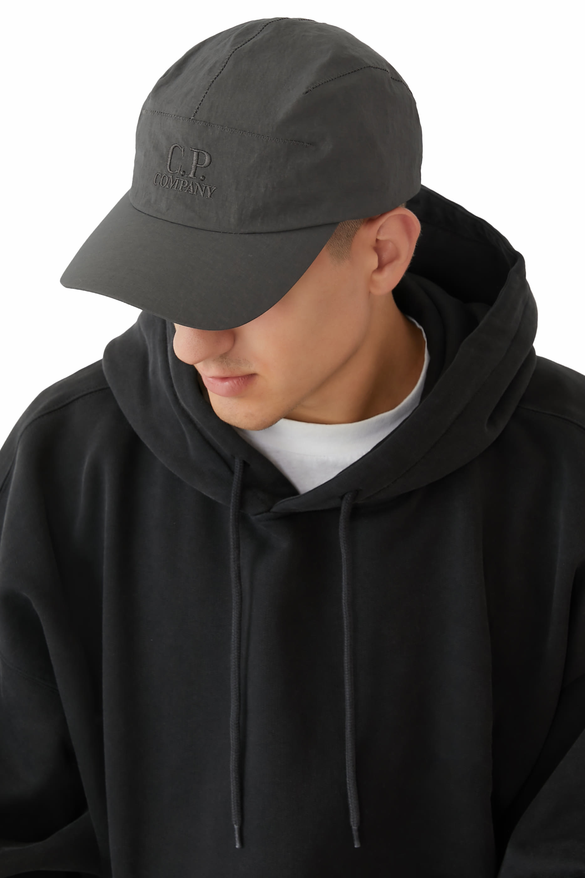 كاب بشعار الماركة