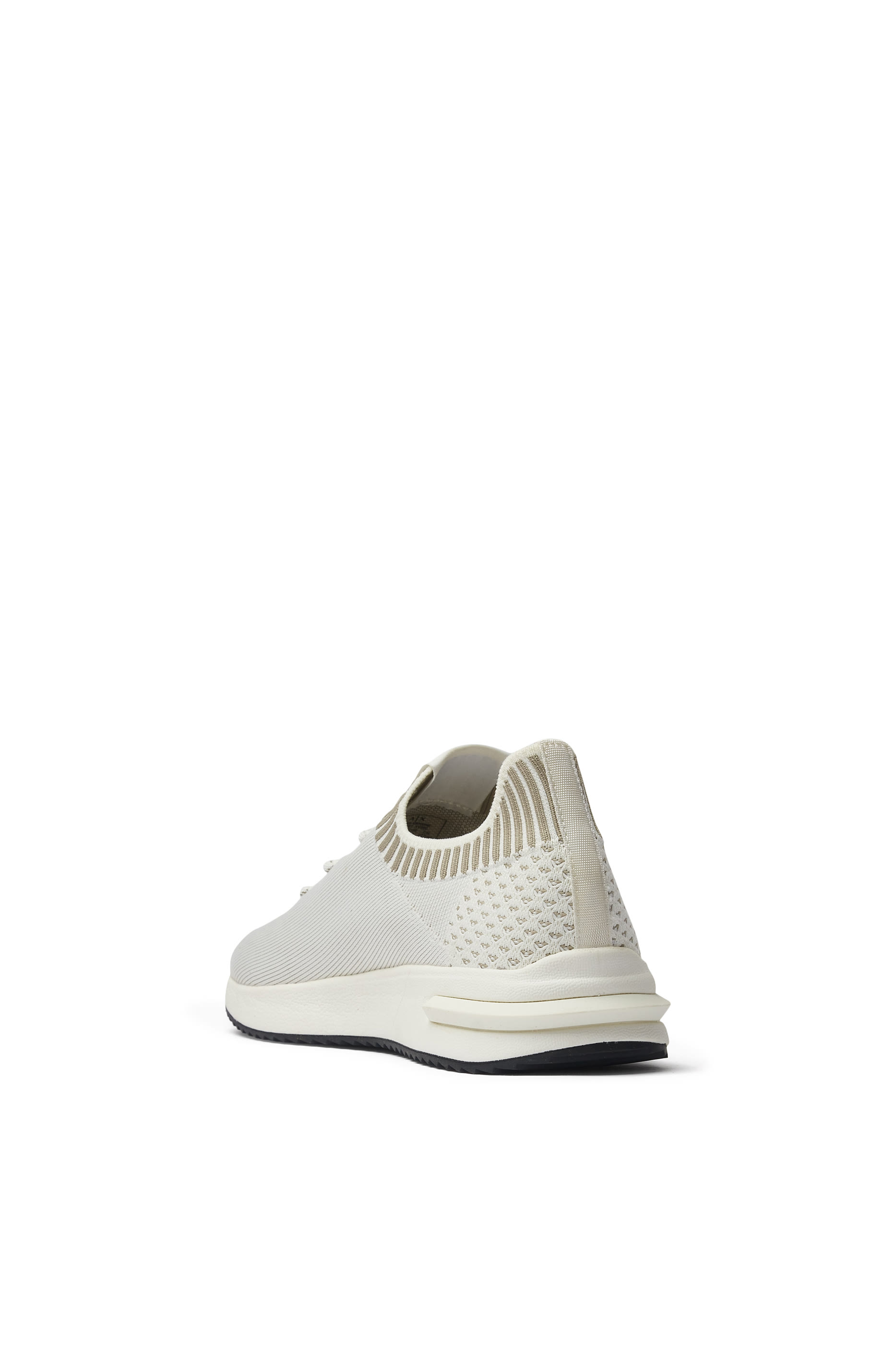 سنيكرز بشعار الماركة