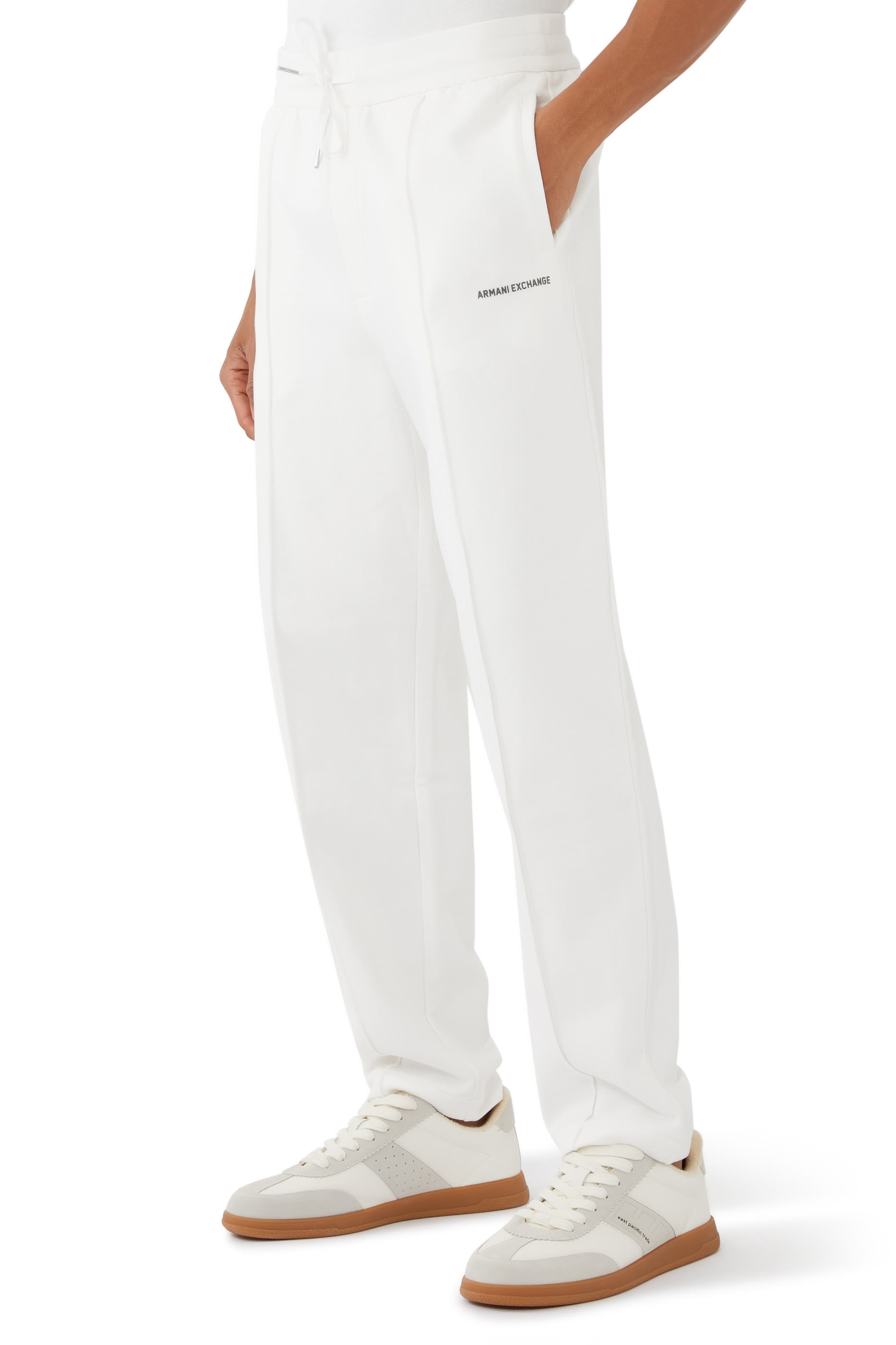 بنطال رياضي بنقشة مربعات وحروف شعار الماركة