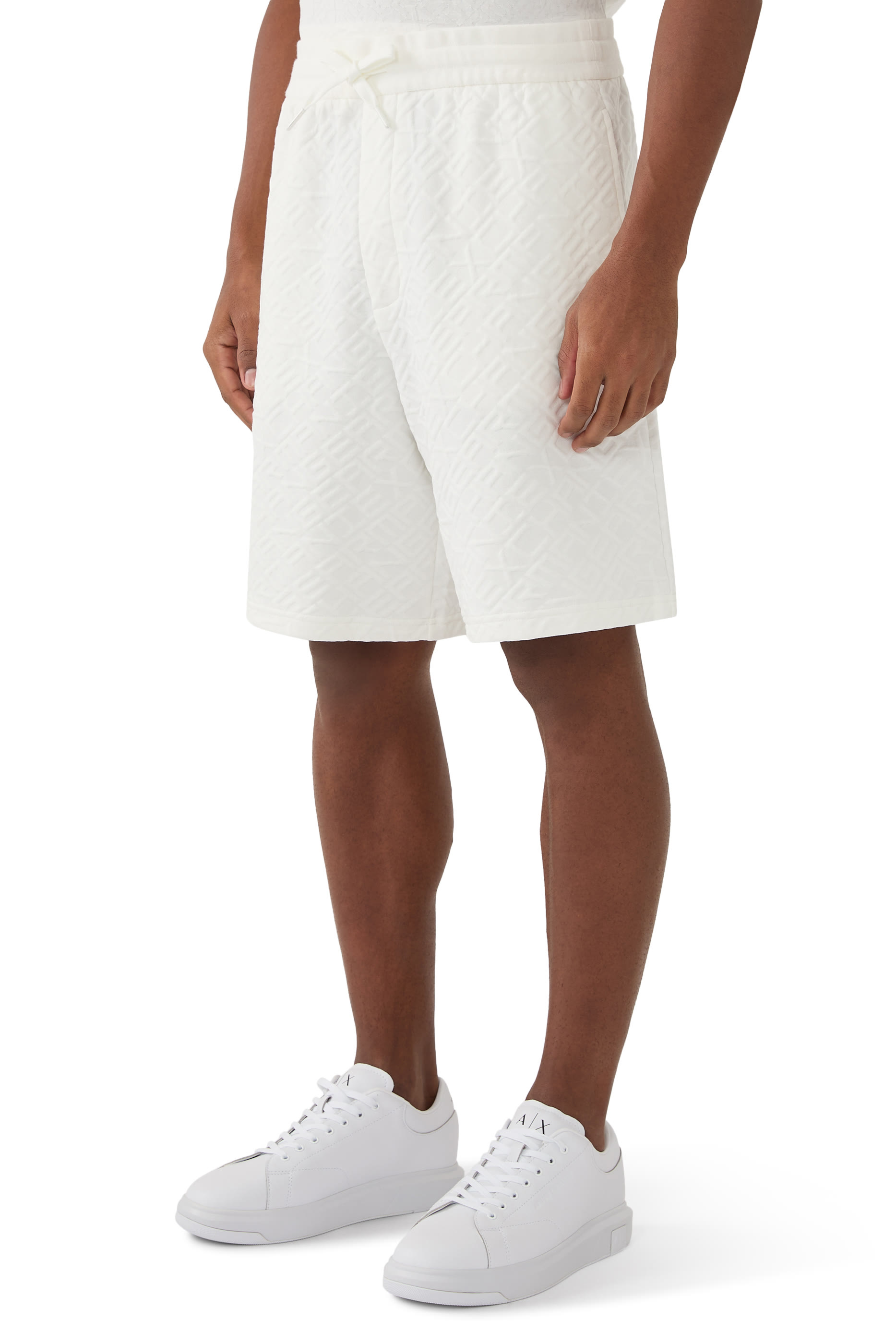 شورت بحروف شعار الماركة بالكامل