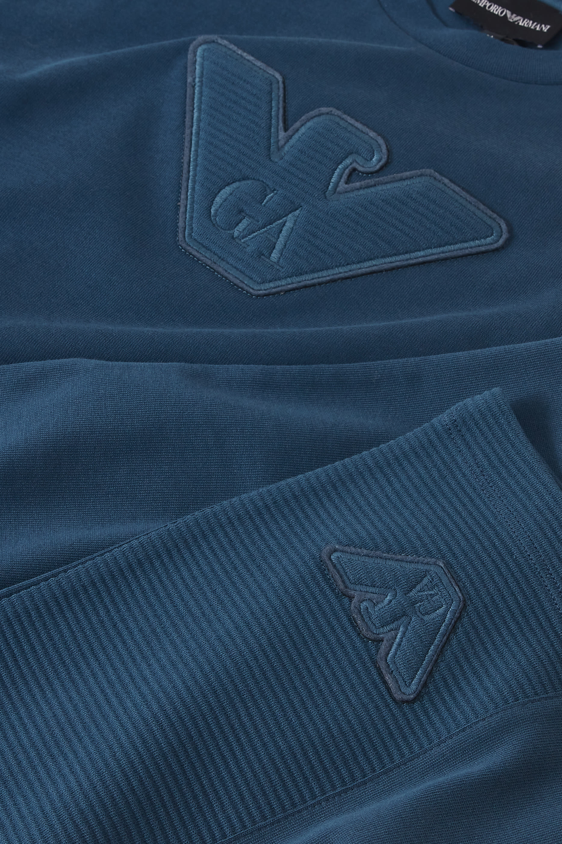 طقم شورت وتيشيرت برقعة شعار الماركة للأطفال