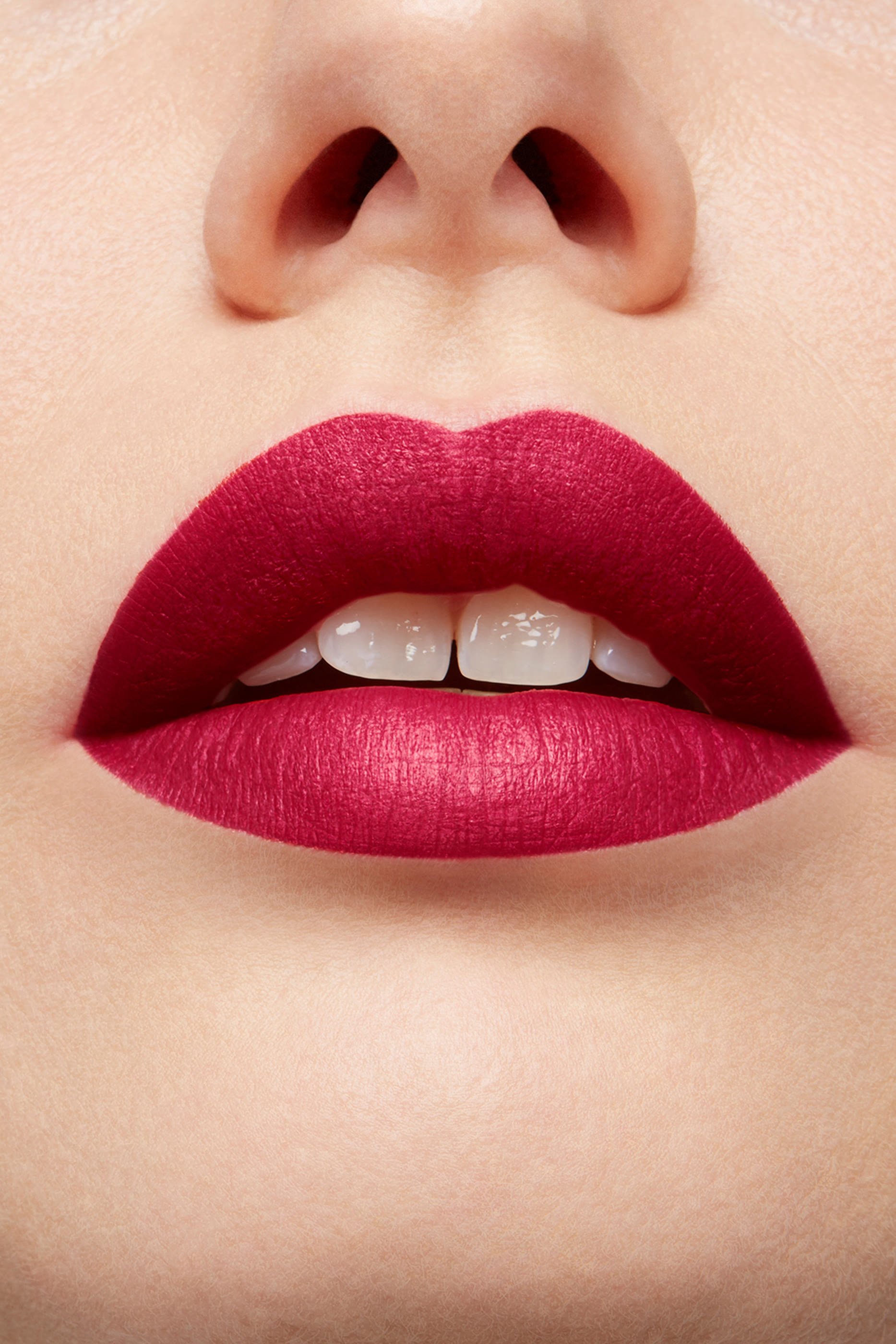 أحمر شفاه يتركيبة سائلة غير لامعة