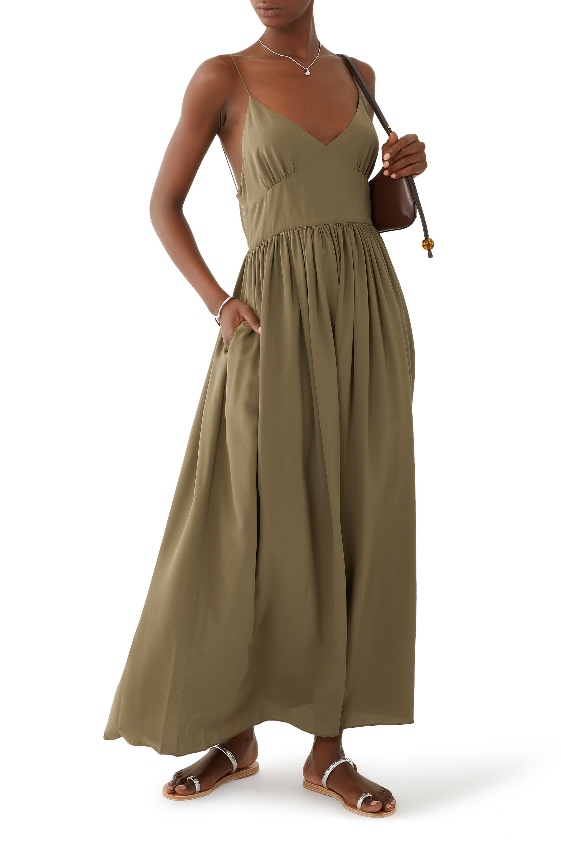 فستان بنمط كاميسول بظهر مفتوح