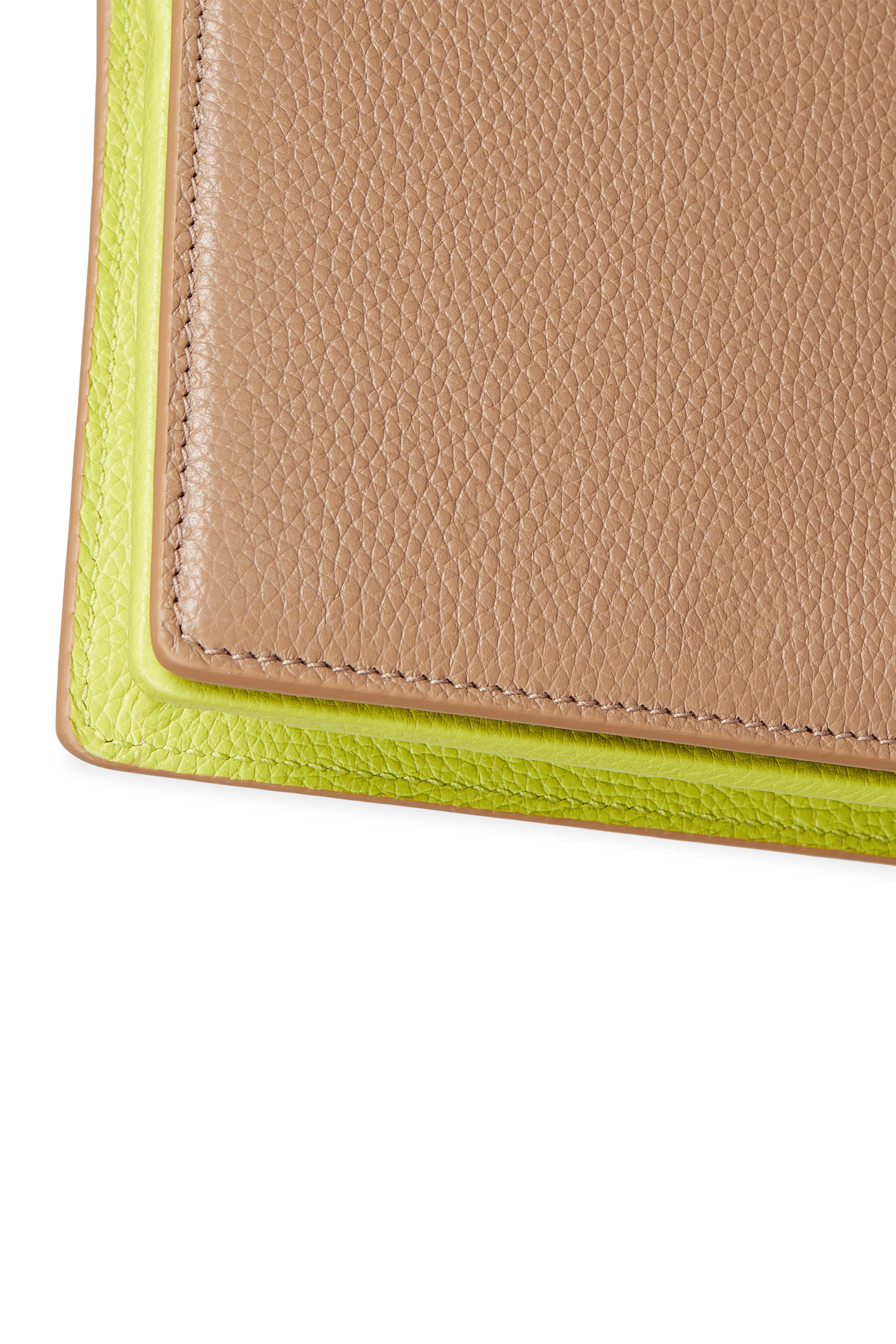 حقيبة مارمونت صغيرة بسلسلة وشعار حرفي الماركة