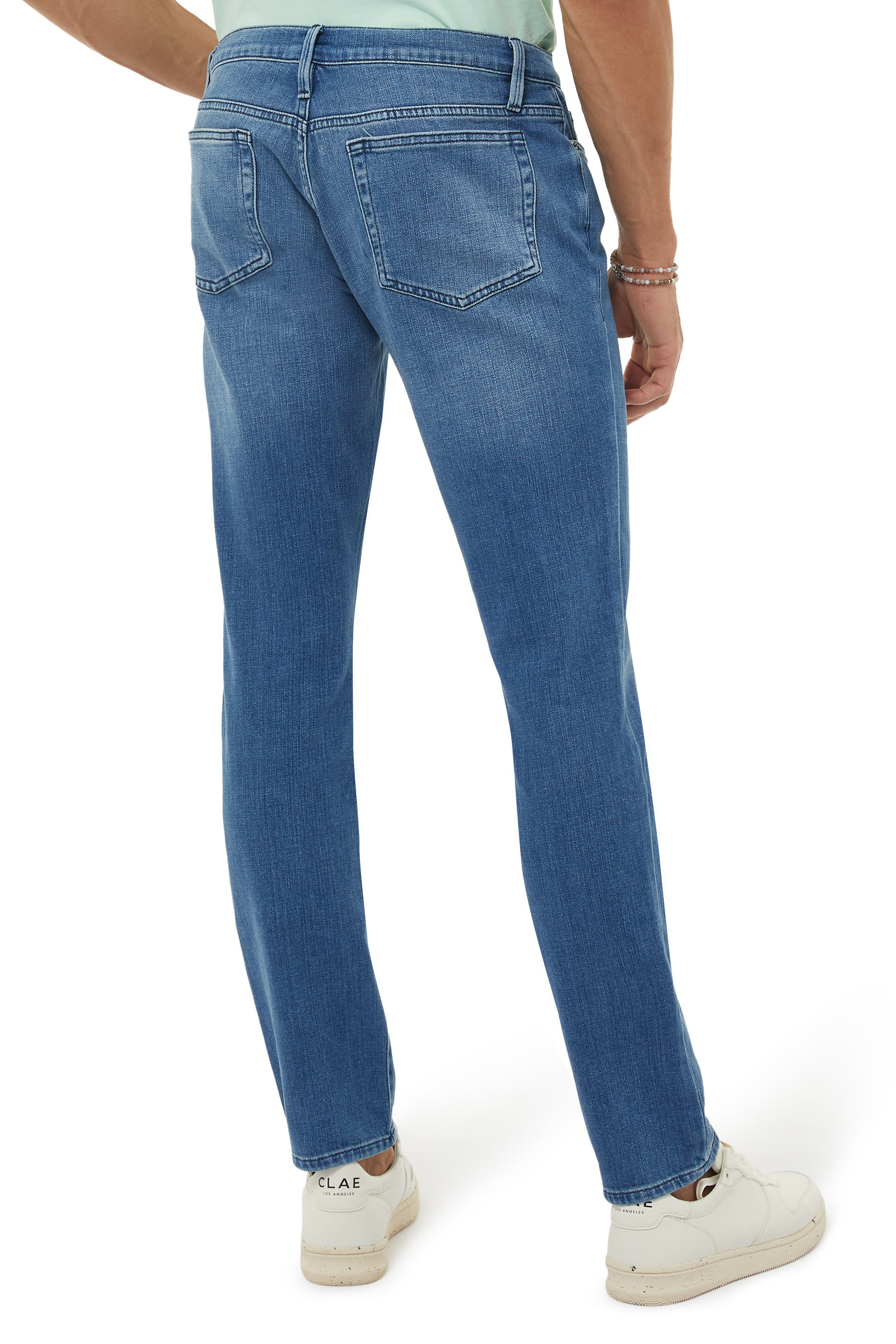 بنطال جينز بقصة سكيني ضمن تشكيلة لوم