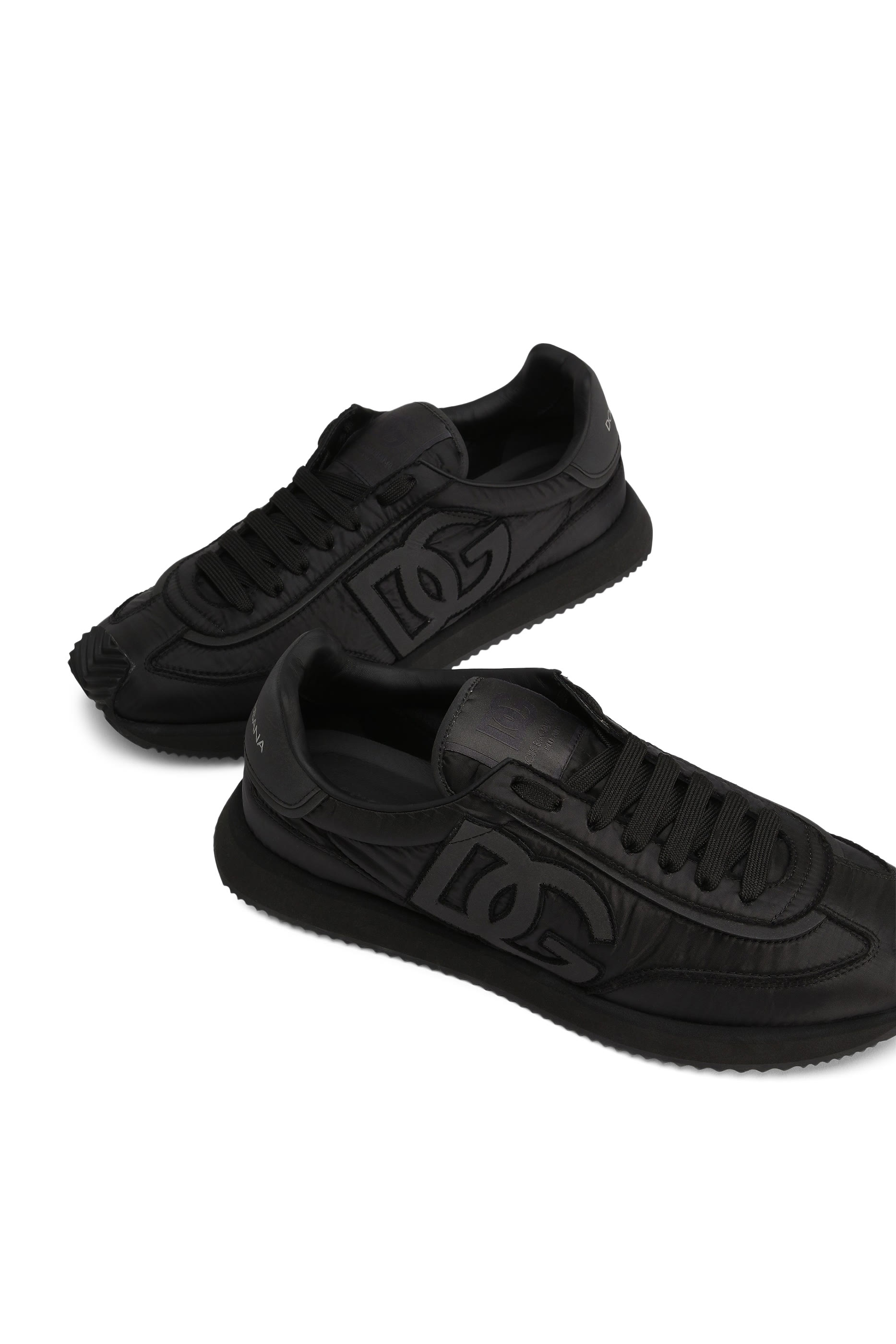 سنيكرز كوشن بحرفي شعار الماركة قماش