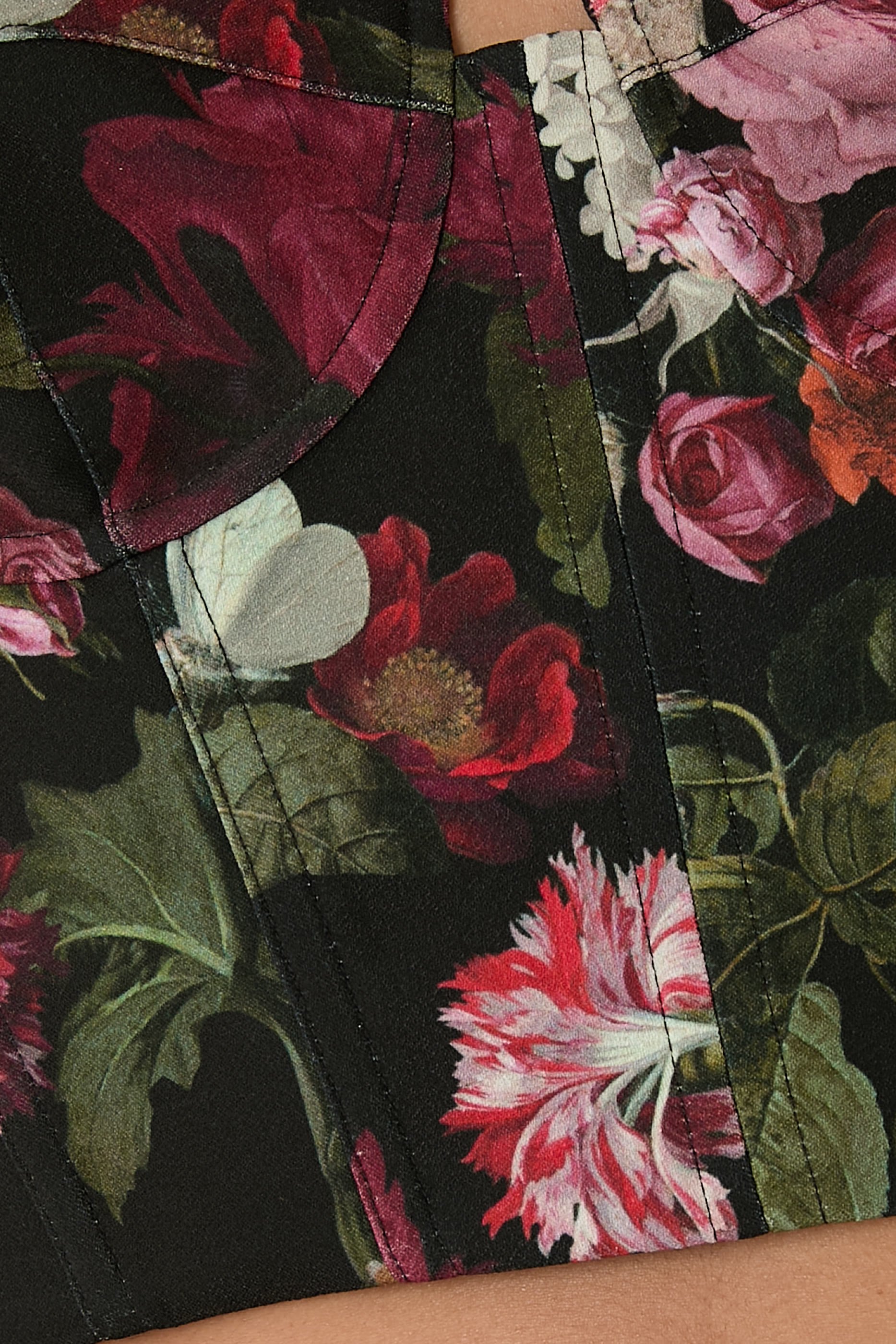 بلوزة بتصميم مشد جيانا