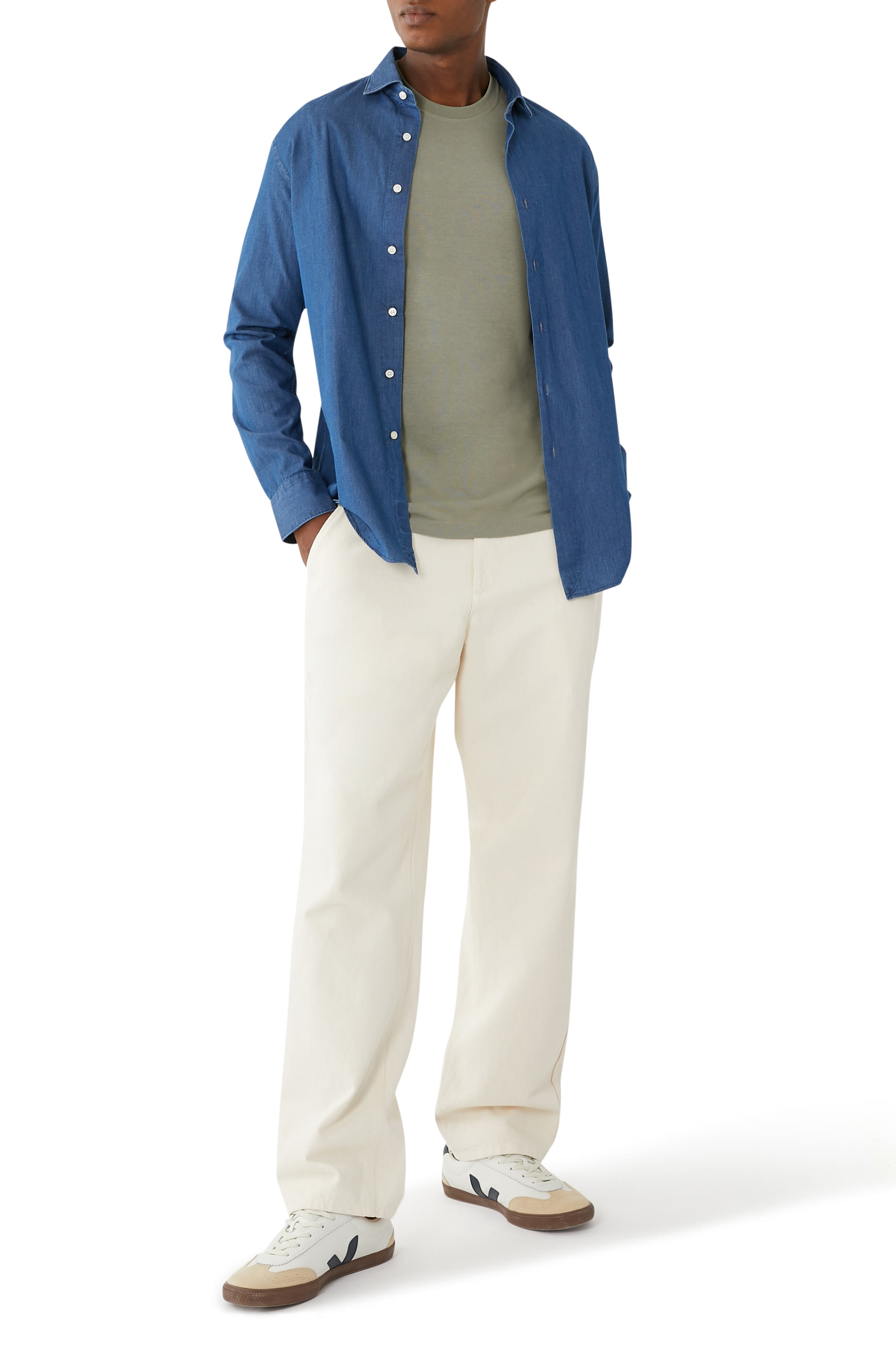 قميص بأكمام طويلة