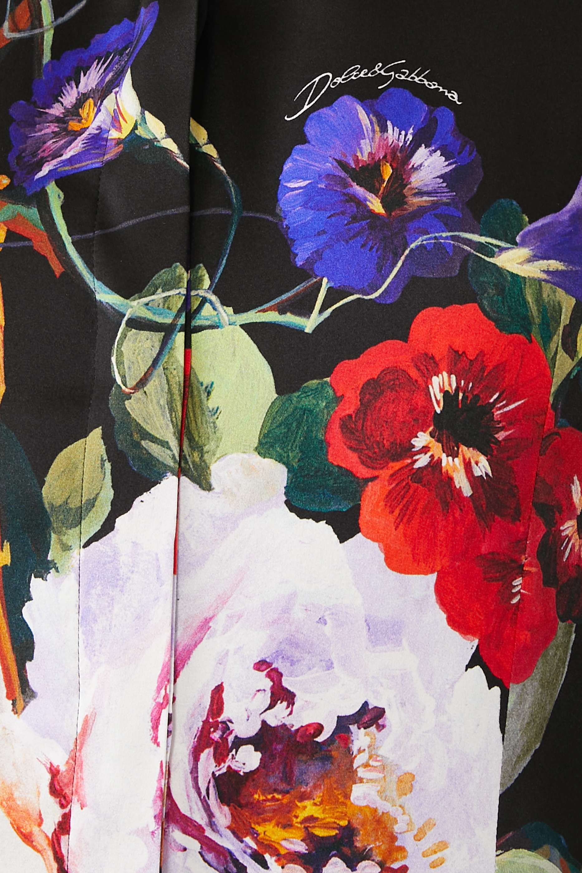 قميص بنقشة وأكمام طويلة