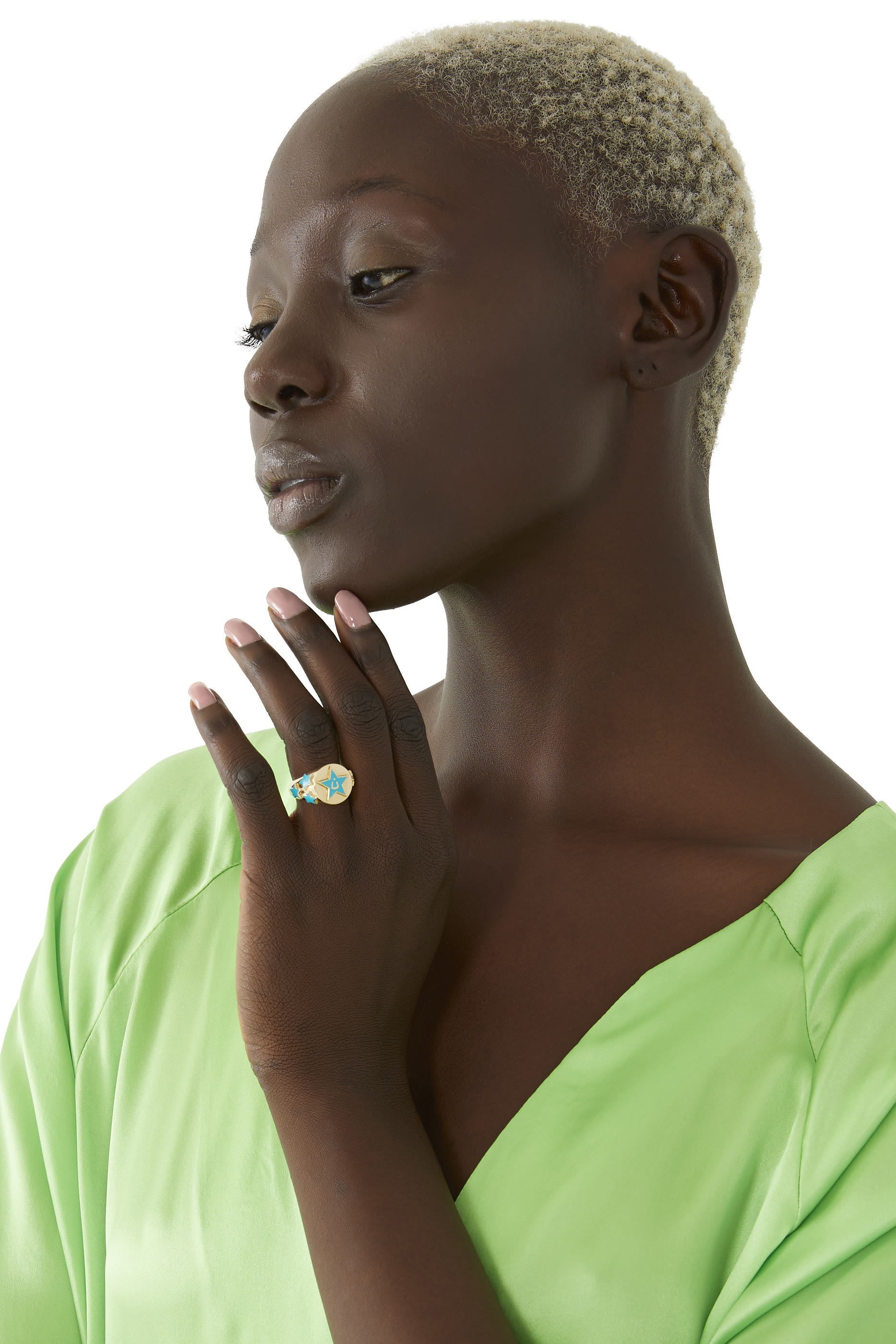 خاتم بتصميم حرف "ع" على شكل نجمة ذهب أصفر عيار 18