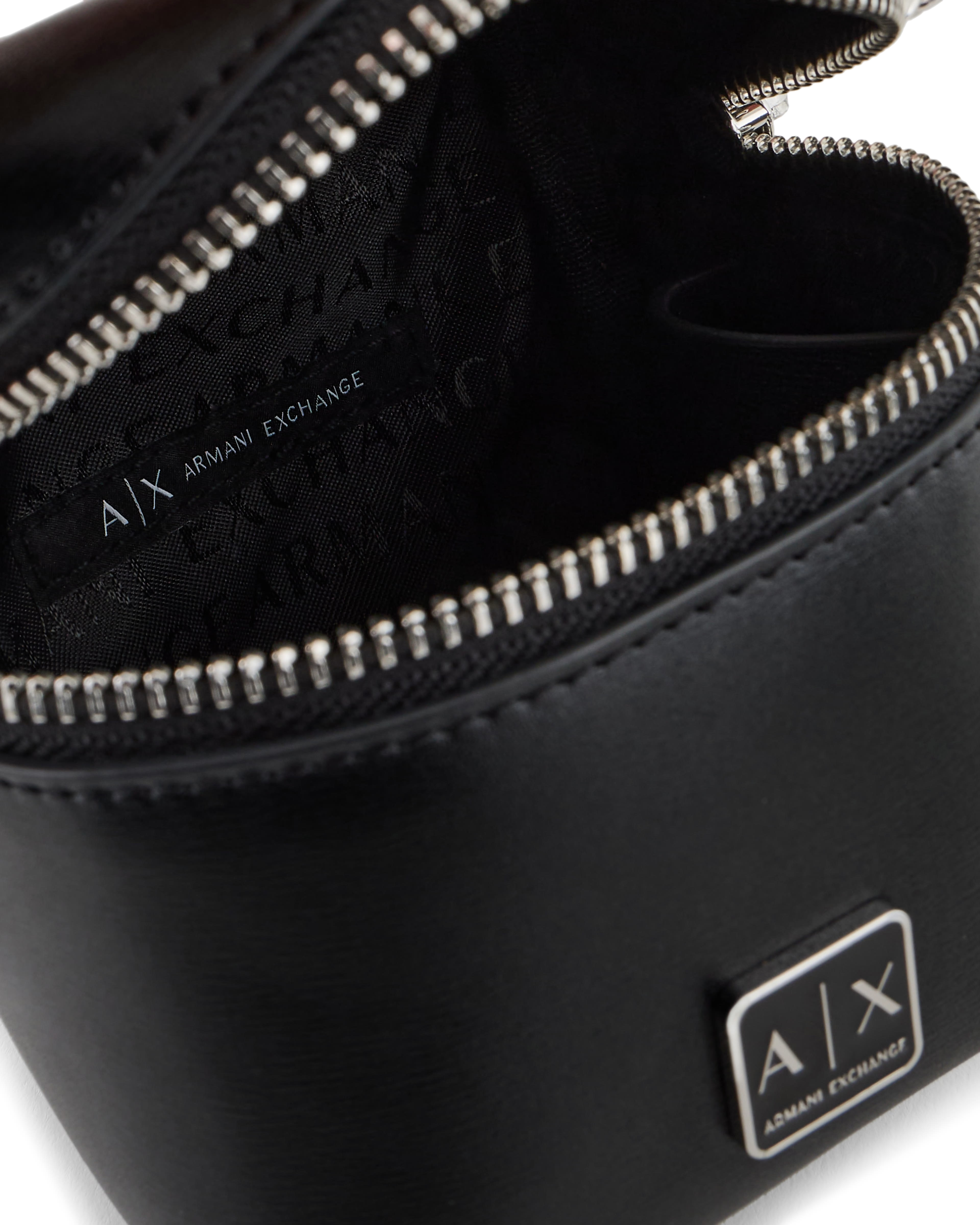 حقيبة إيميلي صغيرة بشعار الماركة