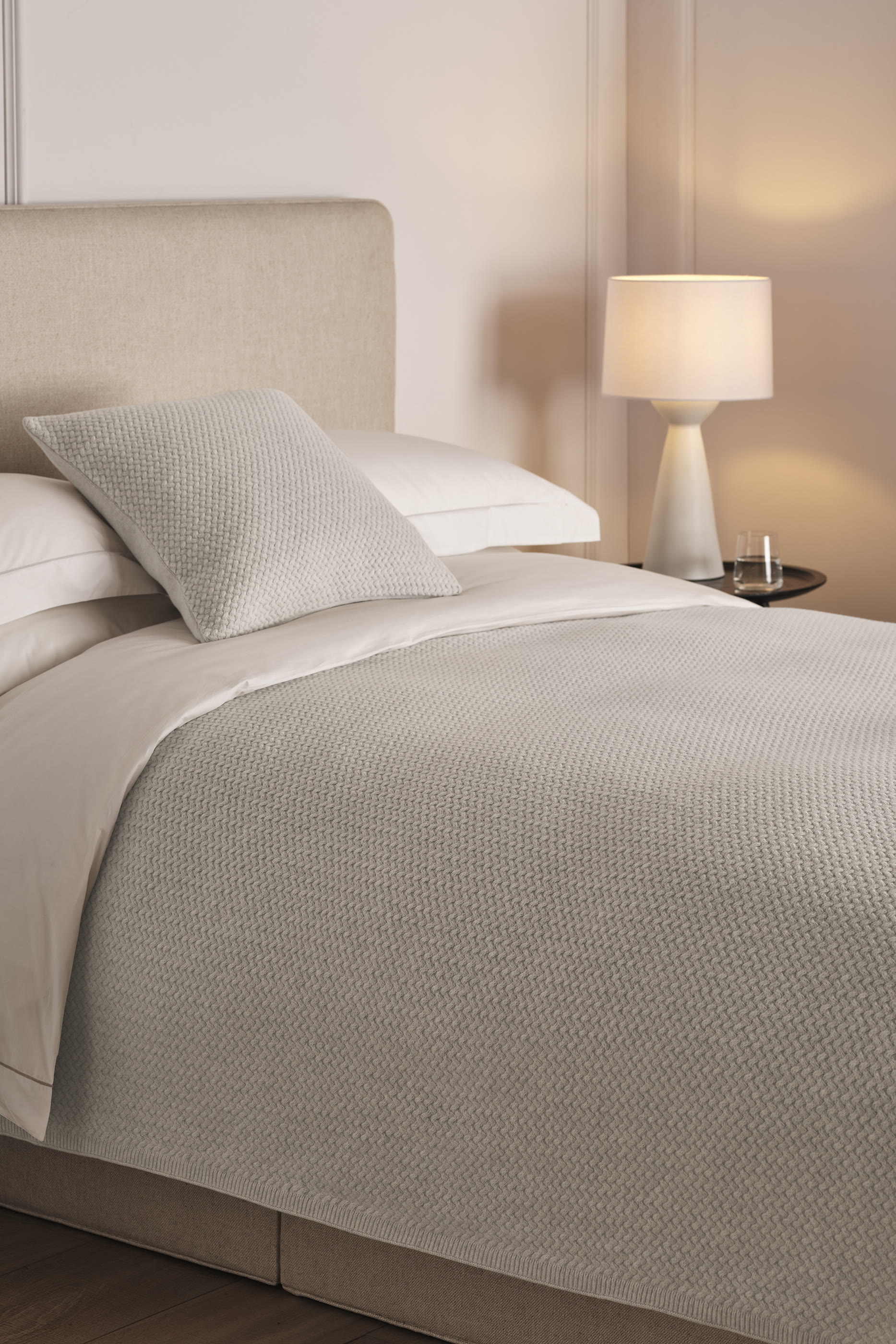 غطاء وسادة مانون