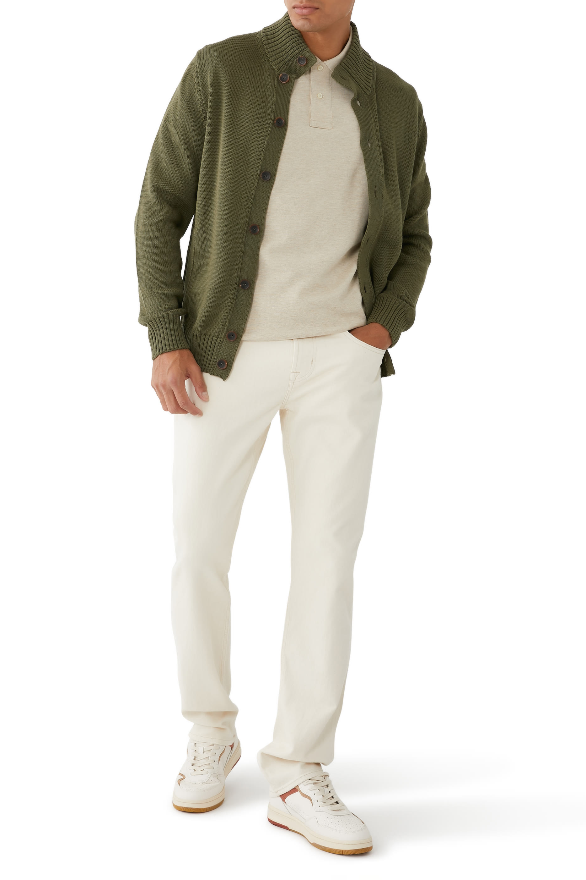 قميص بولو بتفاصيل شعار الماركة