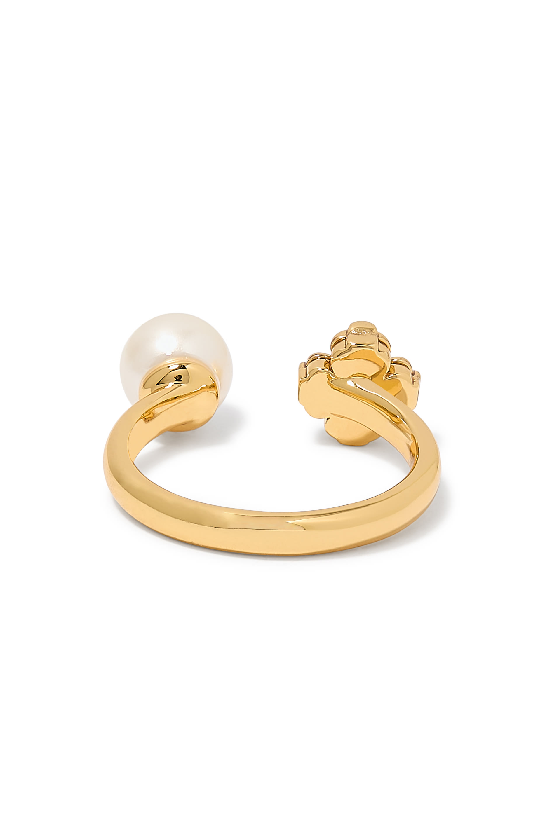 خاتم بزهرة بالتصميم البستوني مرصع باللؤلؤ