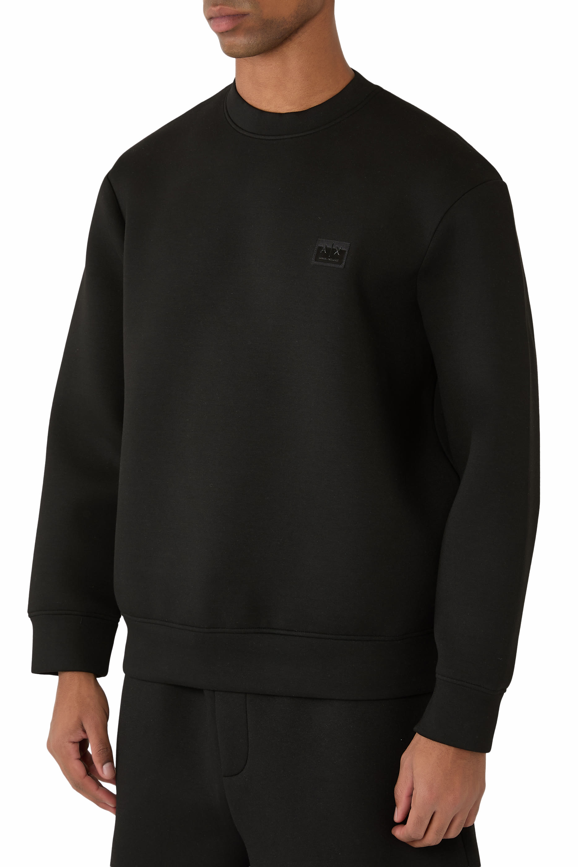 سويت شيرت بياقة ضيقة ورقعة شعار الماركة