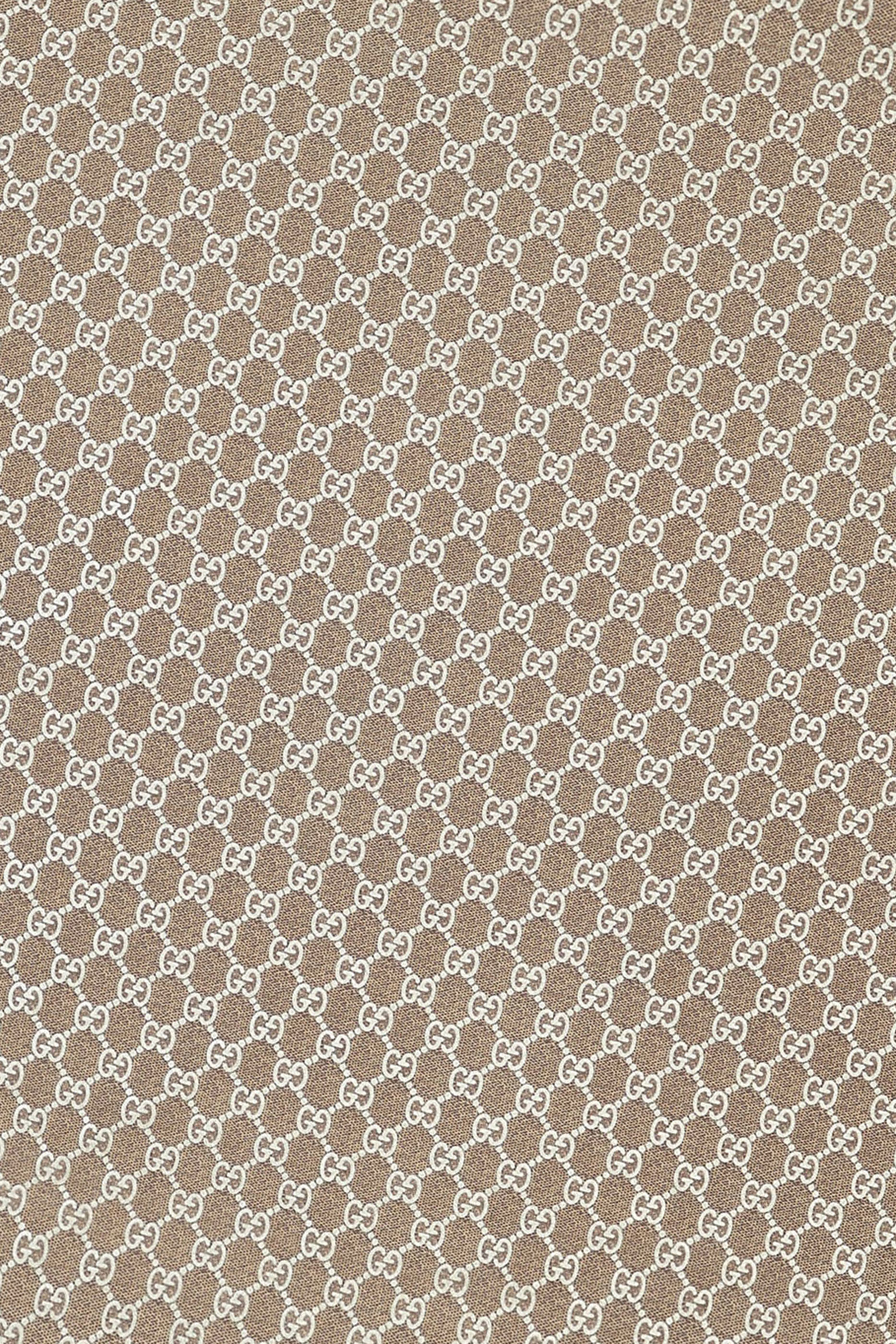 وشاح كاريه بنقشة شعار حرفي الماركة حرير