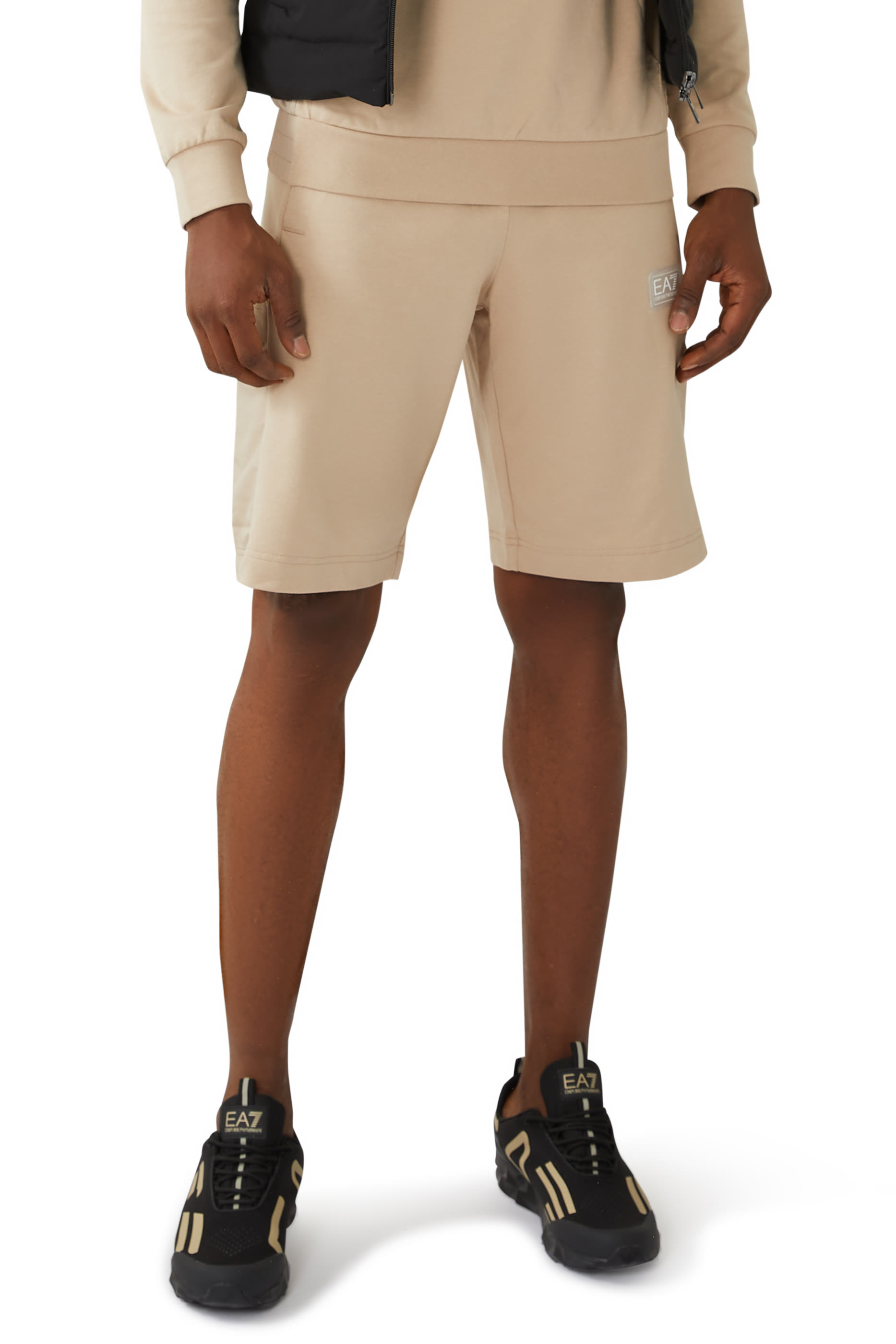 سنيكرز ألتميت كومبات بشعار الماركة