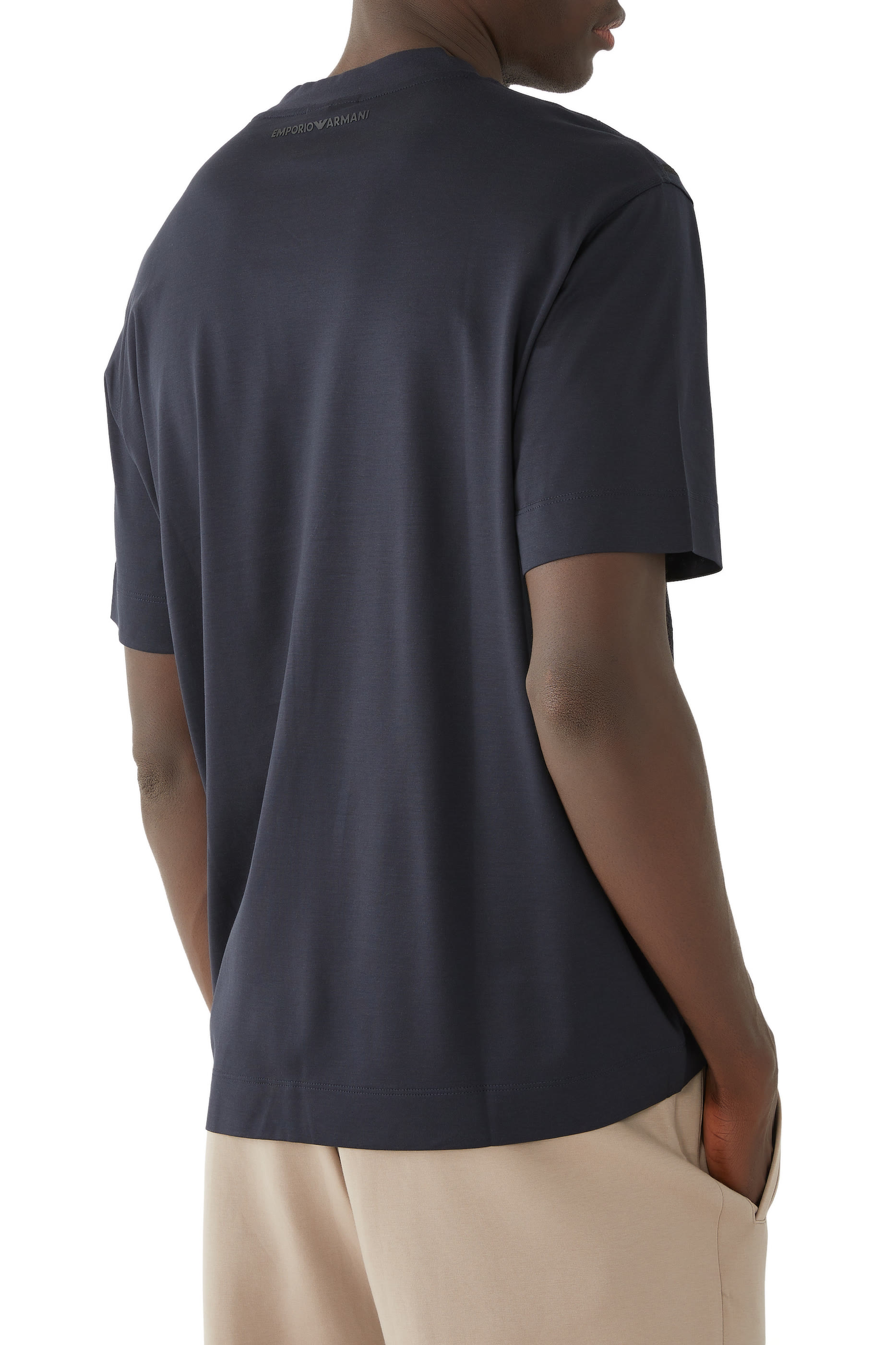 تيشيرت بشعار النسر بتصميم كبير