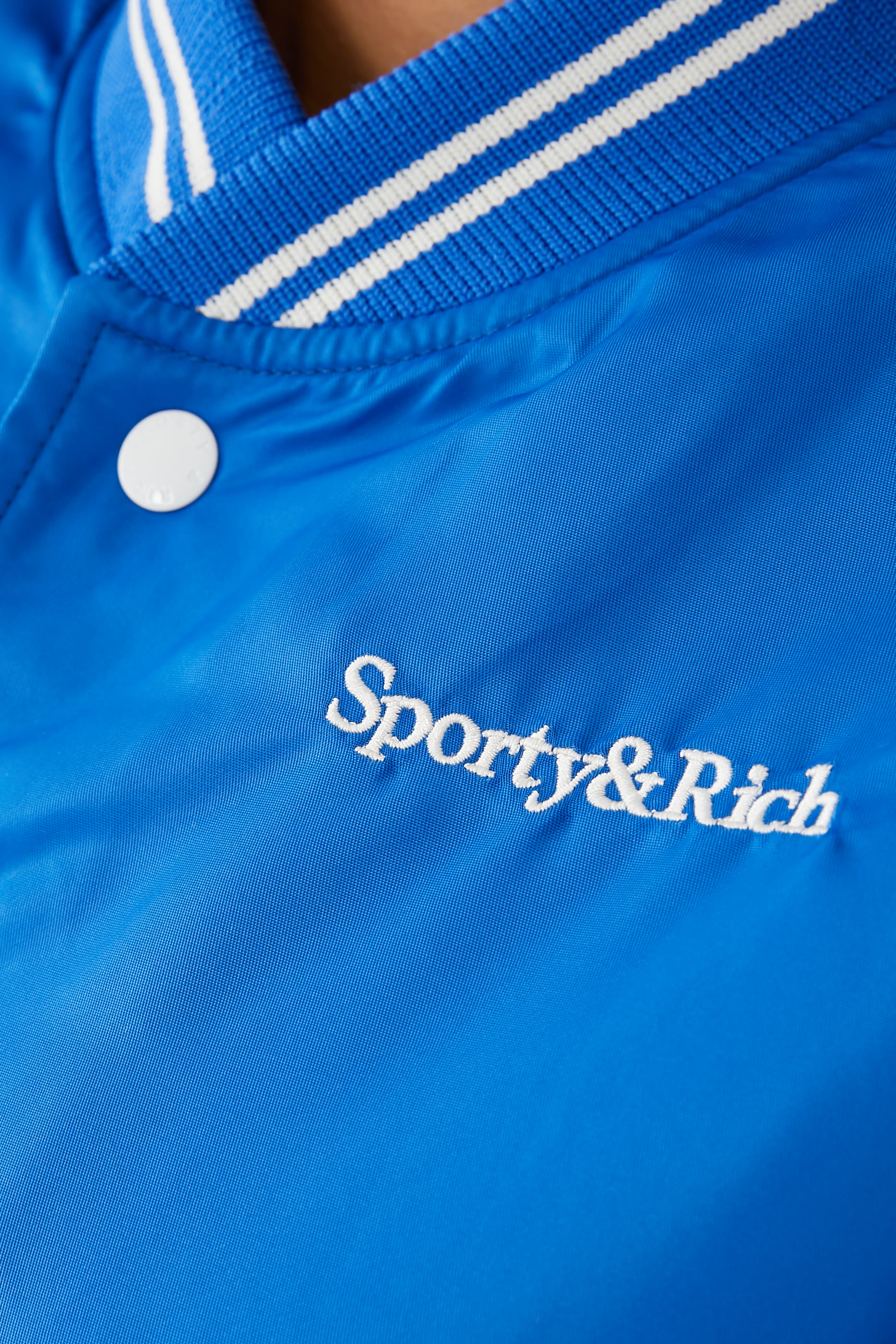 جاكيت بتصميم جامعي وتطريز ويلنس كلوب