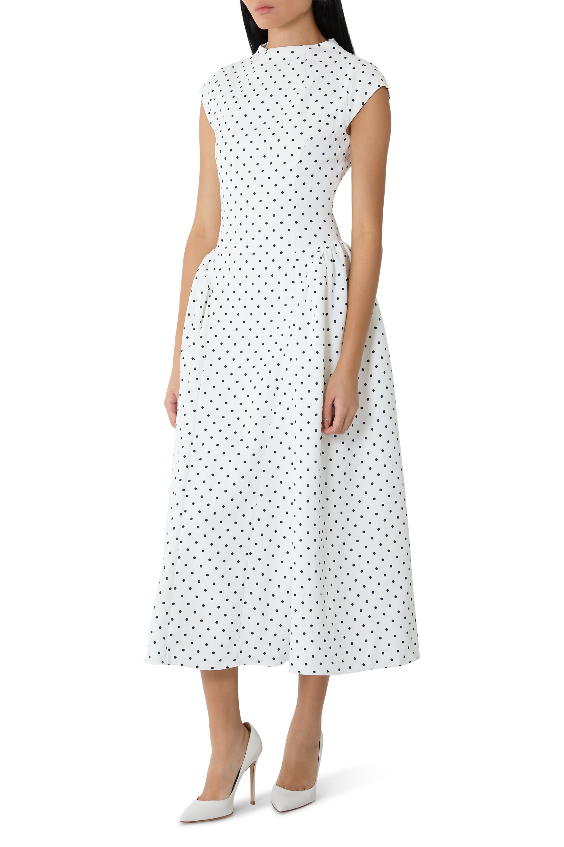 فستان متوسط الطول بأكمام كاب