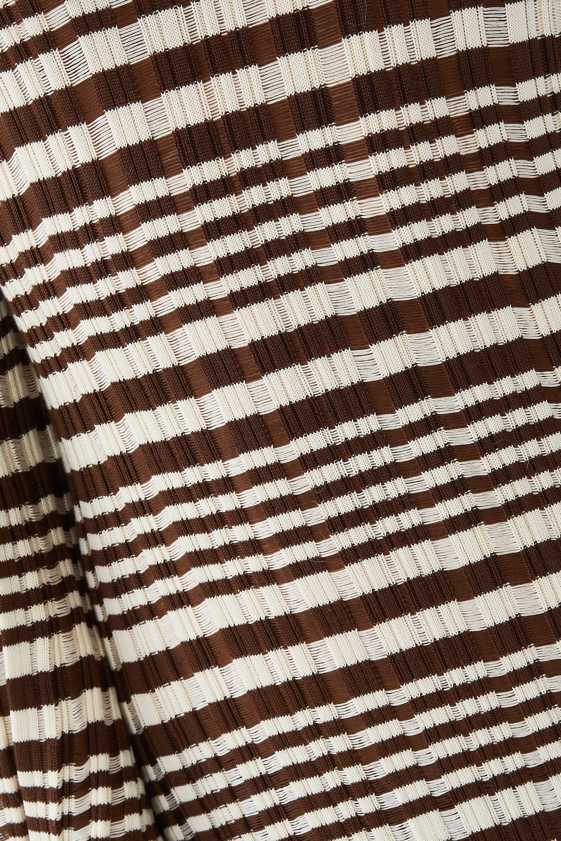 فستان طويل مخطط بملمس مضلع