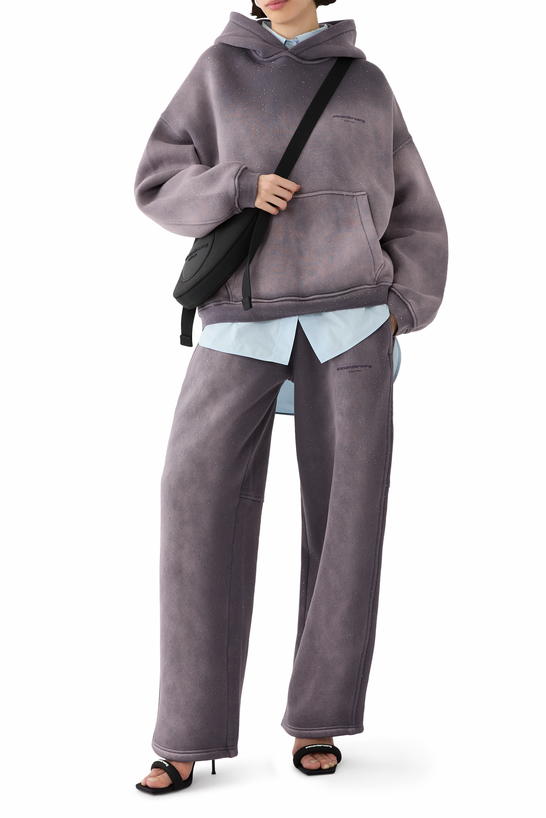 هودي مزين بتفاصيل لامعة