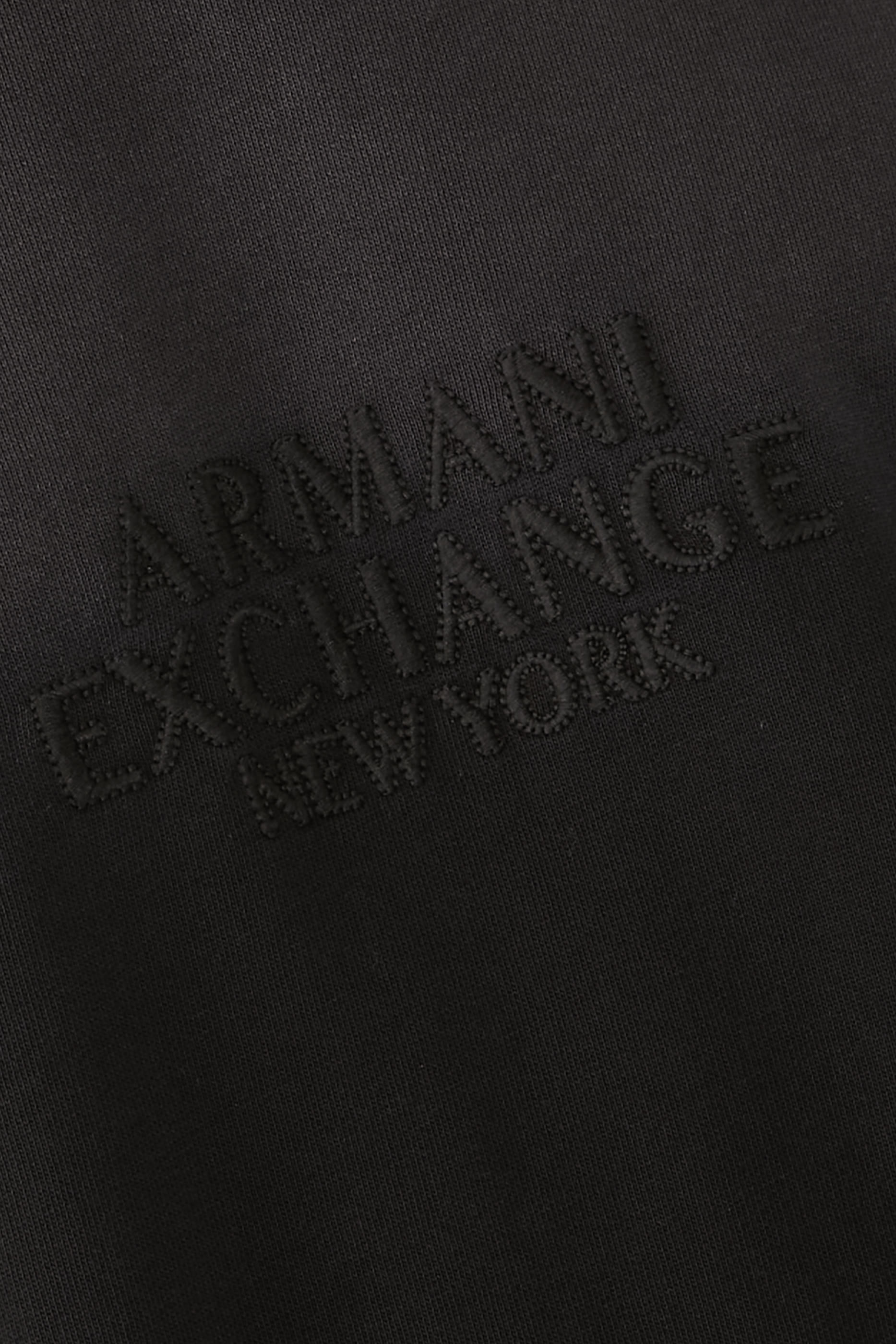 سويت شيرت بشعار الماركة ولون متدرج