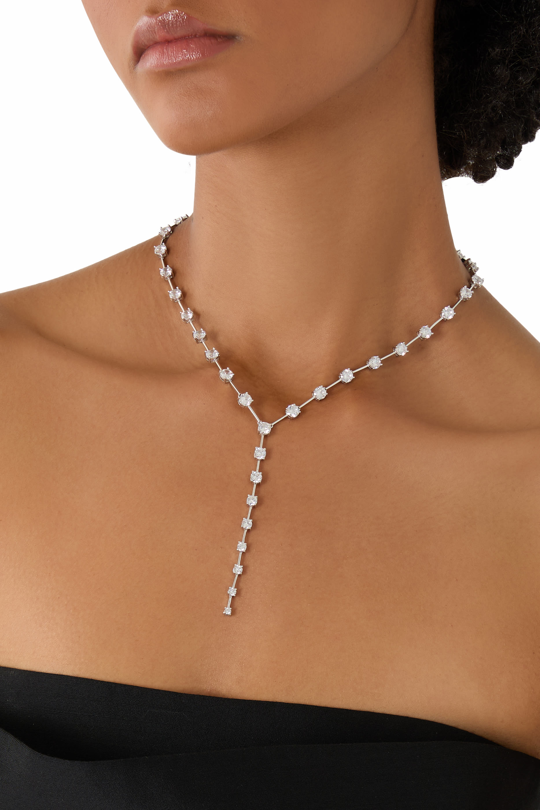 قلادة طويلة على شكل حرف Y