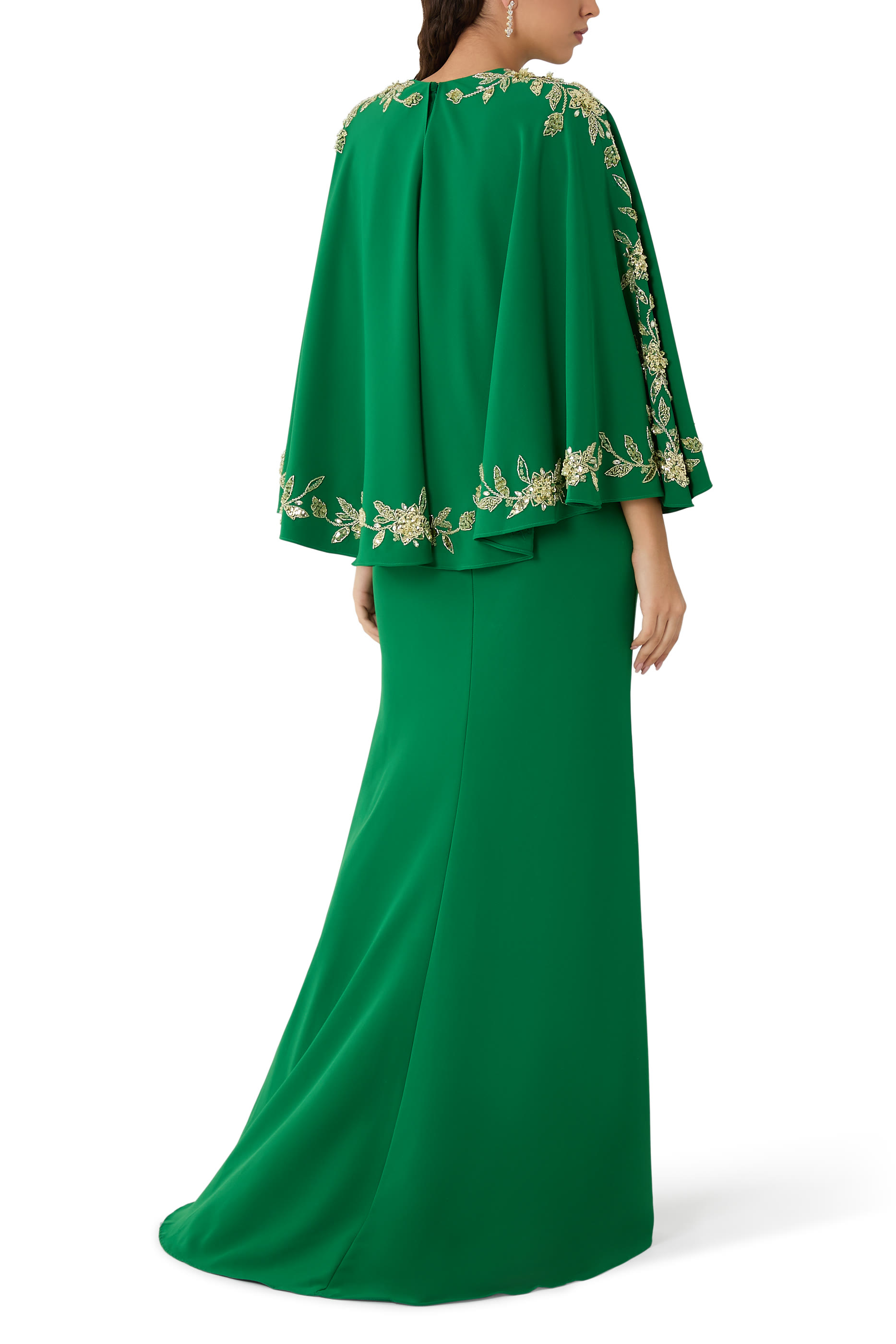 فستان سهرة بأكمام مطرزة كريب