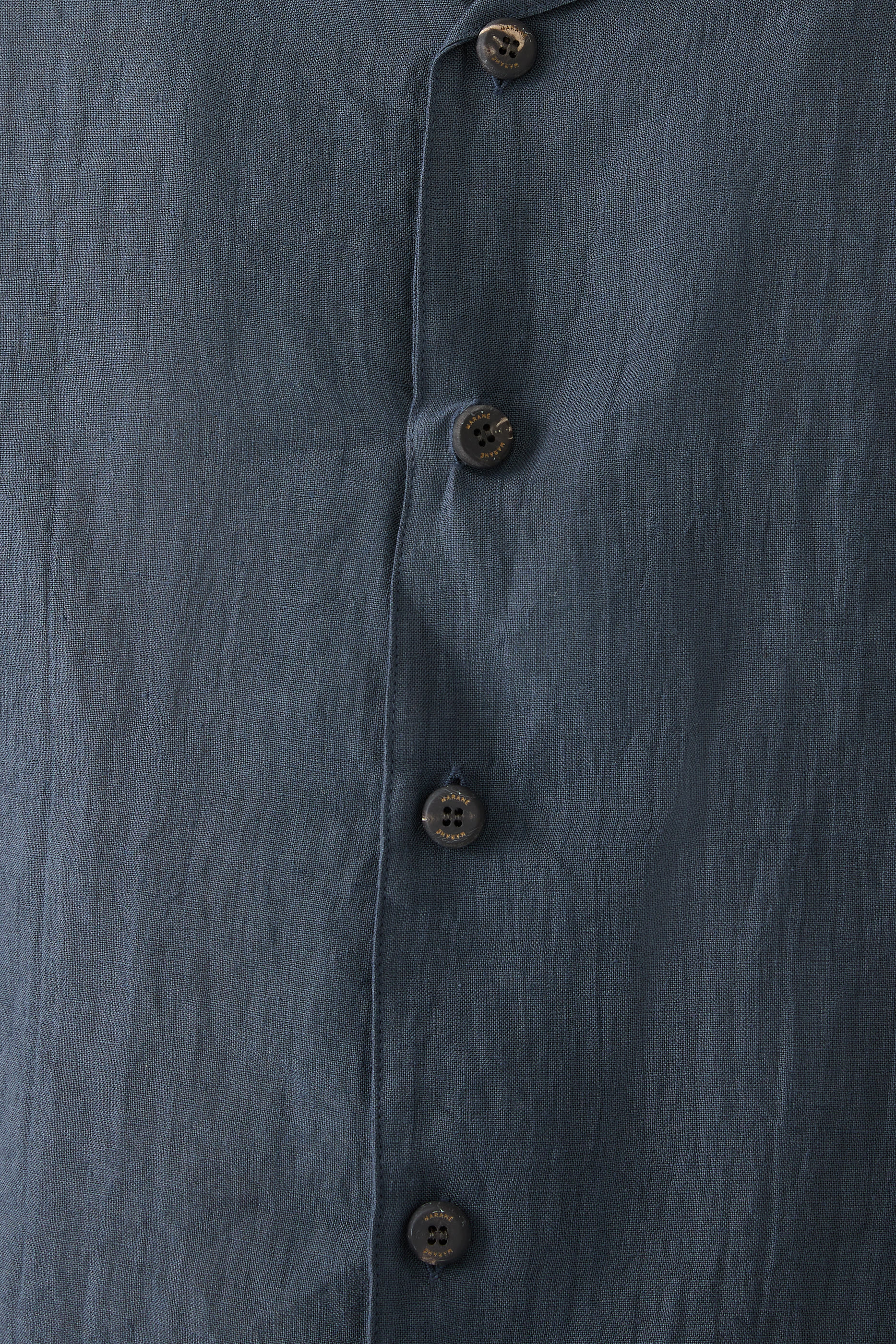 قميص بياقة بطية