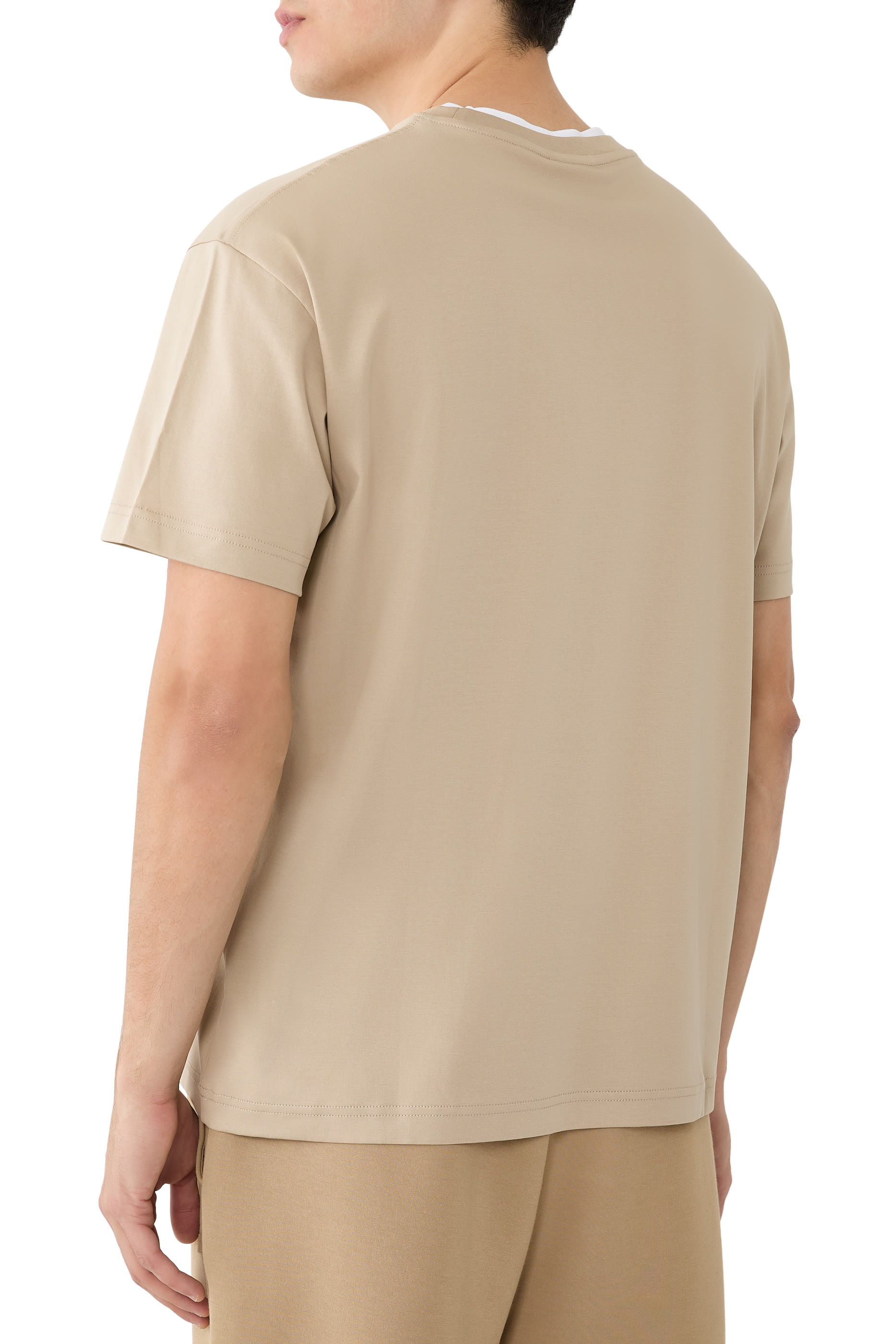 تيشيرت تي-إم إن في بياقة ضيقة مزدوجة