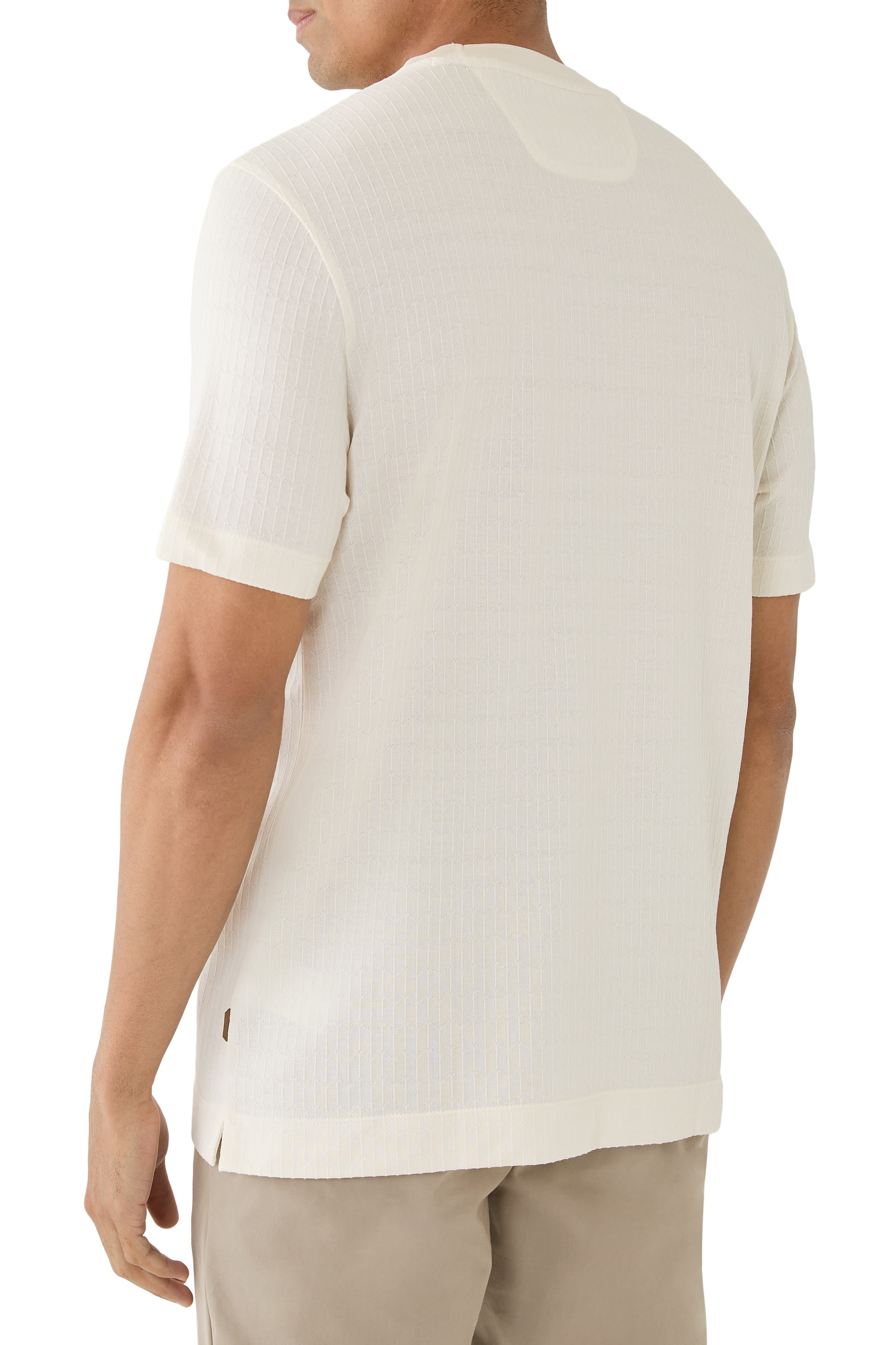 تيشيرت بنقشة هندسية جاكار