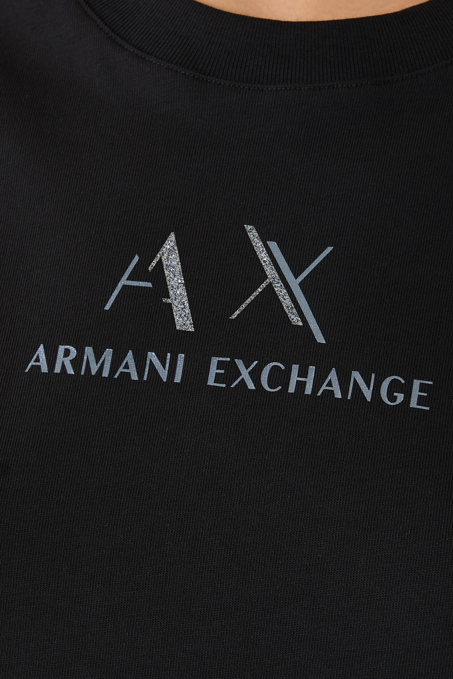 تيشيرت بقصة عادية بشعار الماركة