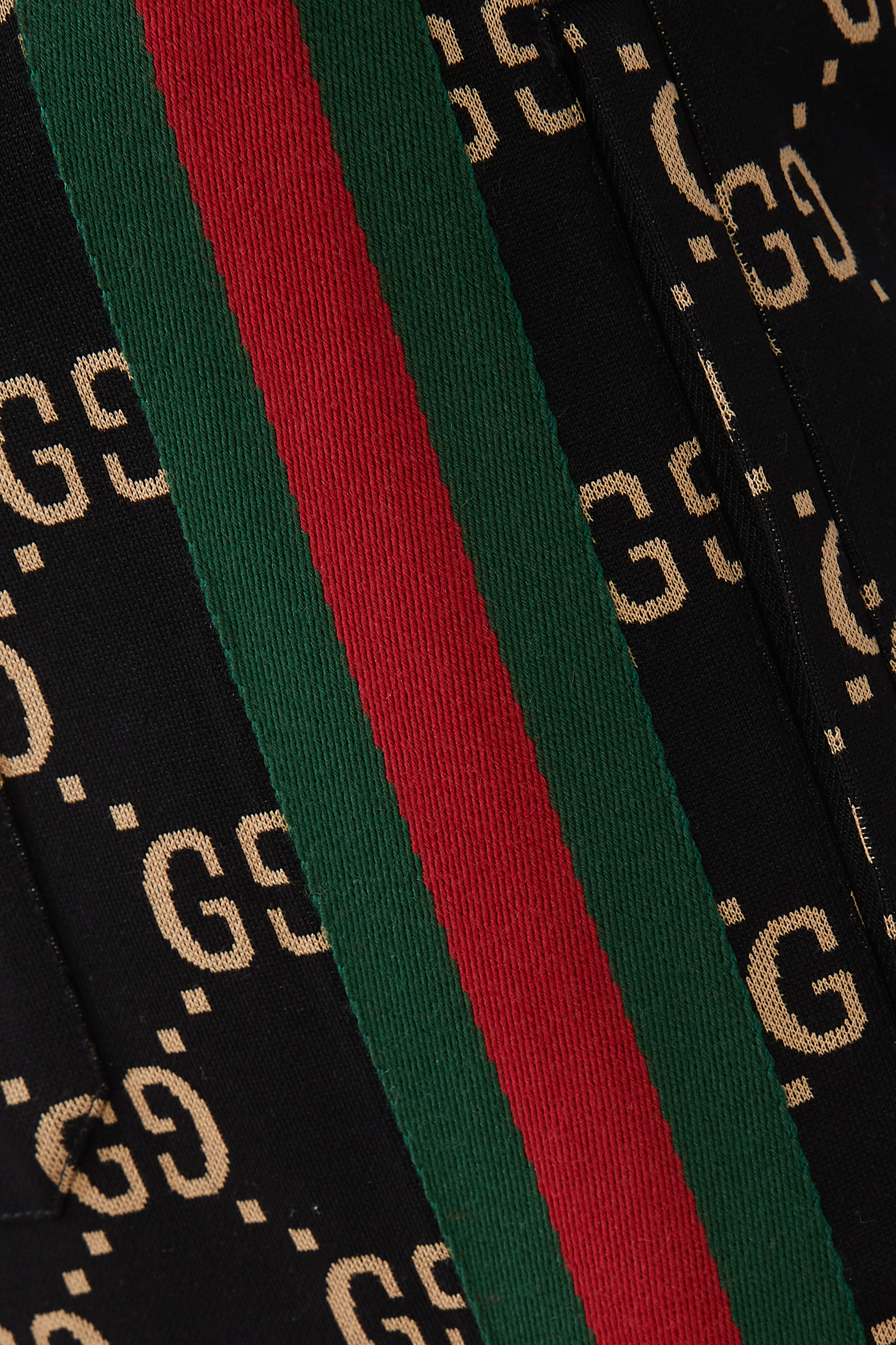 شورت كرة سلة بشعار GG