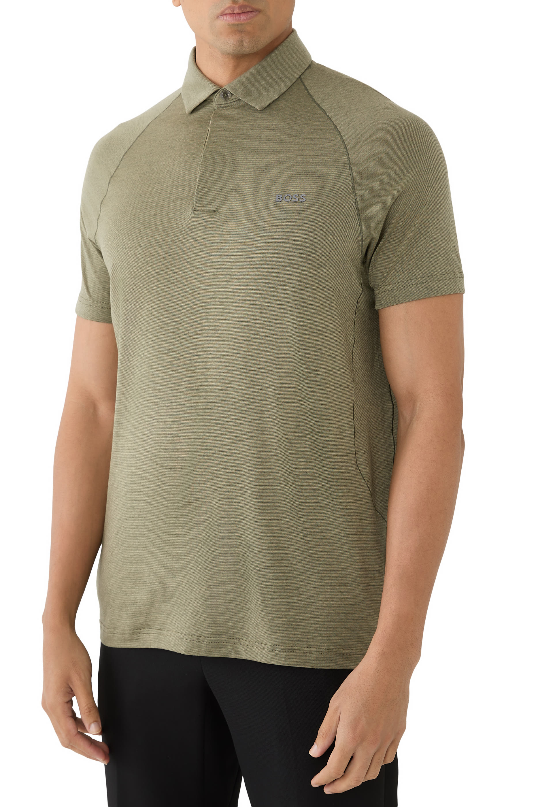 قميص بولو بقصة ضيقة بخاصية تنظيم درجة الحرارة