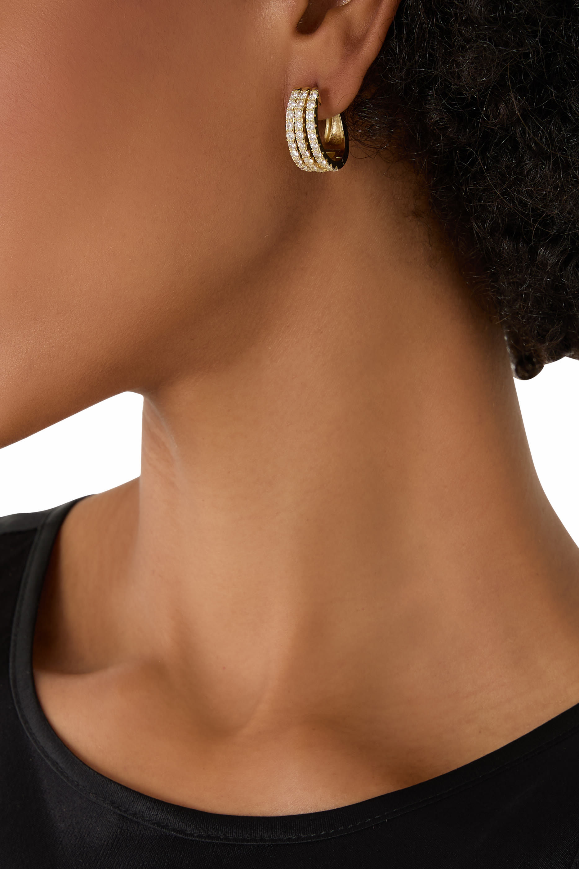 أقراط هاجي دائرية صغيرة مرصعة بأحجار زركونيا مكعبة، نحاس مطلي بذهب عيار 14