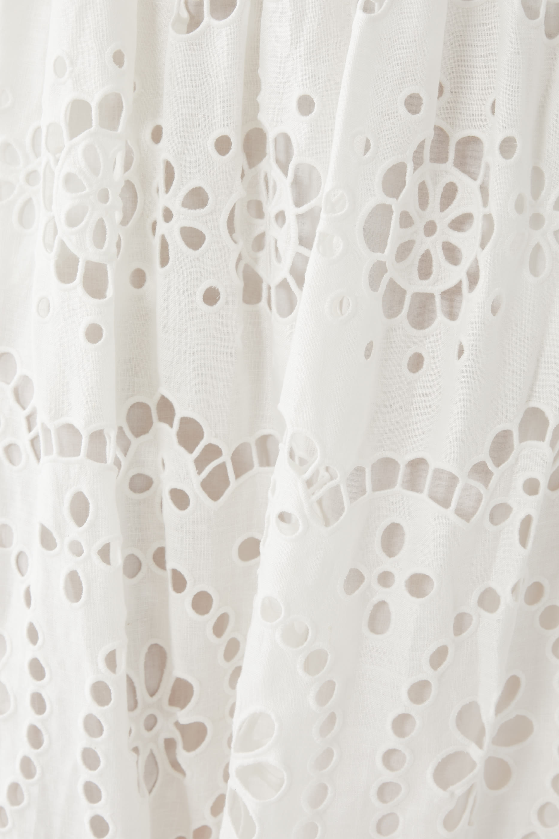 تنورة ليكسي متوسطة الطول بتطريزات