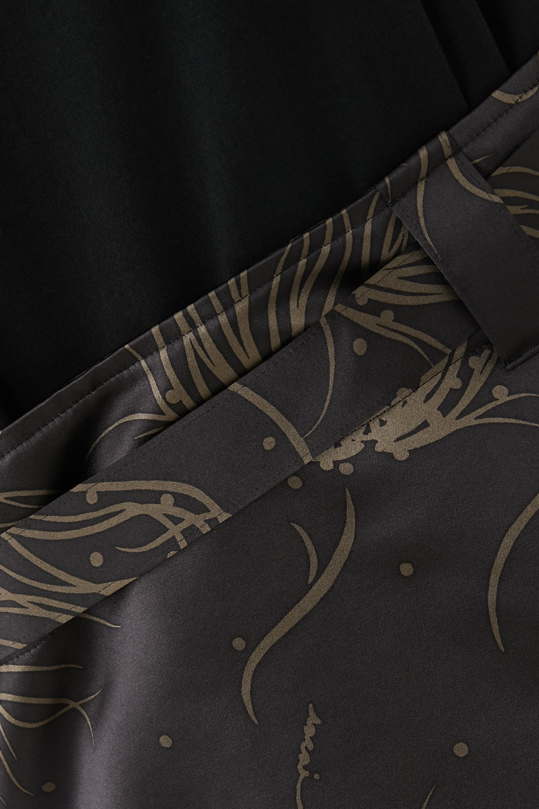 فستان بأكمام قصيرة