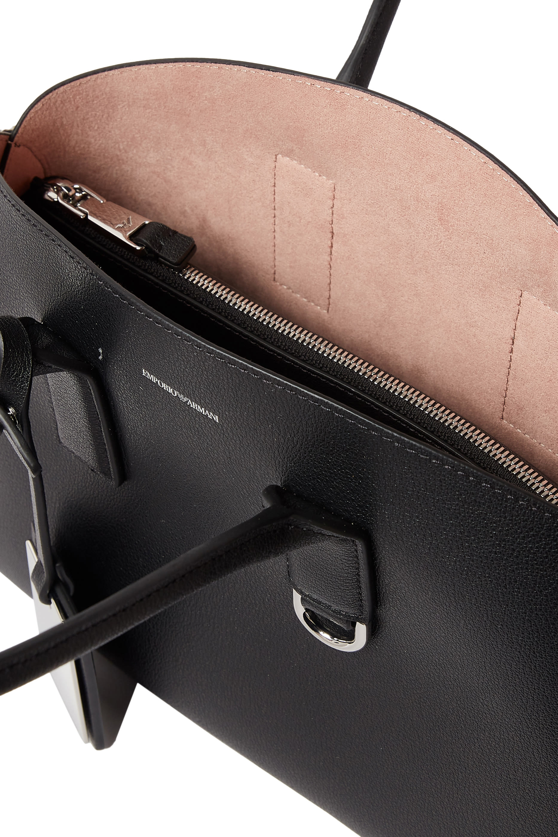 حقيبة يد بشعار الماركة