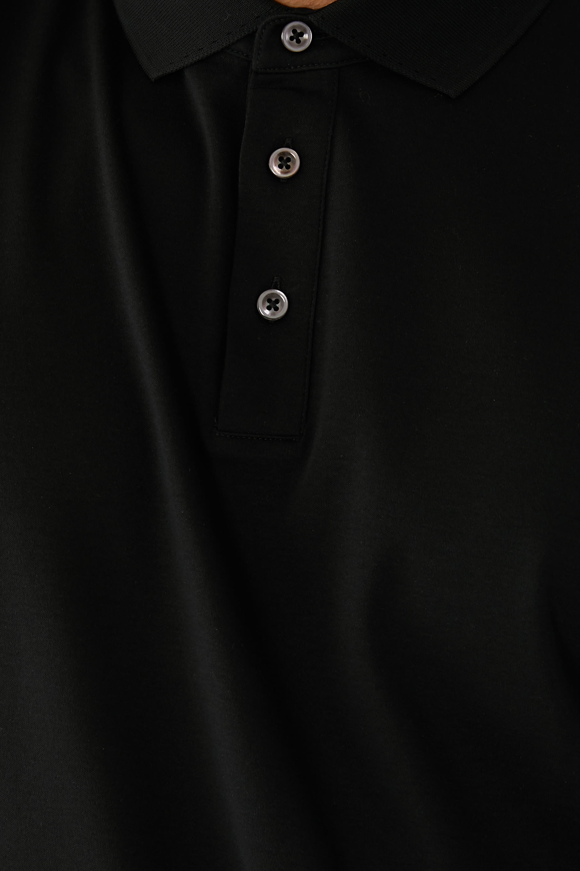 قميص بولو بأكمام قصيرة