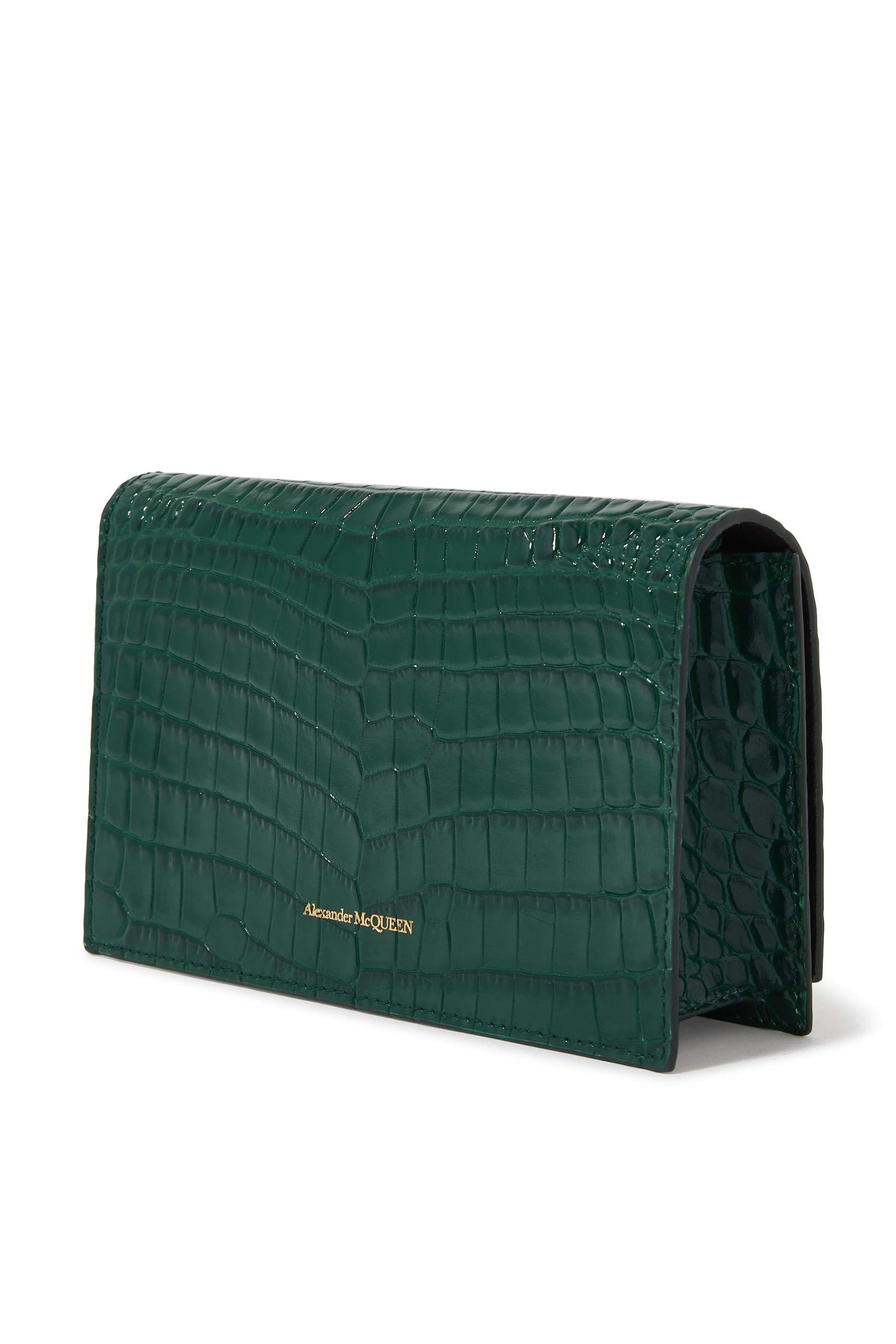 حقيبة صغيرة مزينة بجمجمة جلد لامع بنقشة جلد التمساح