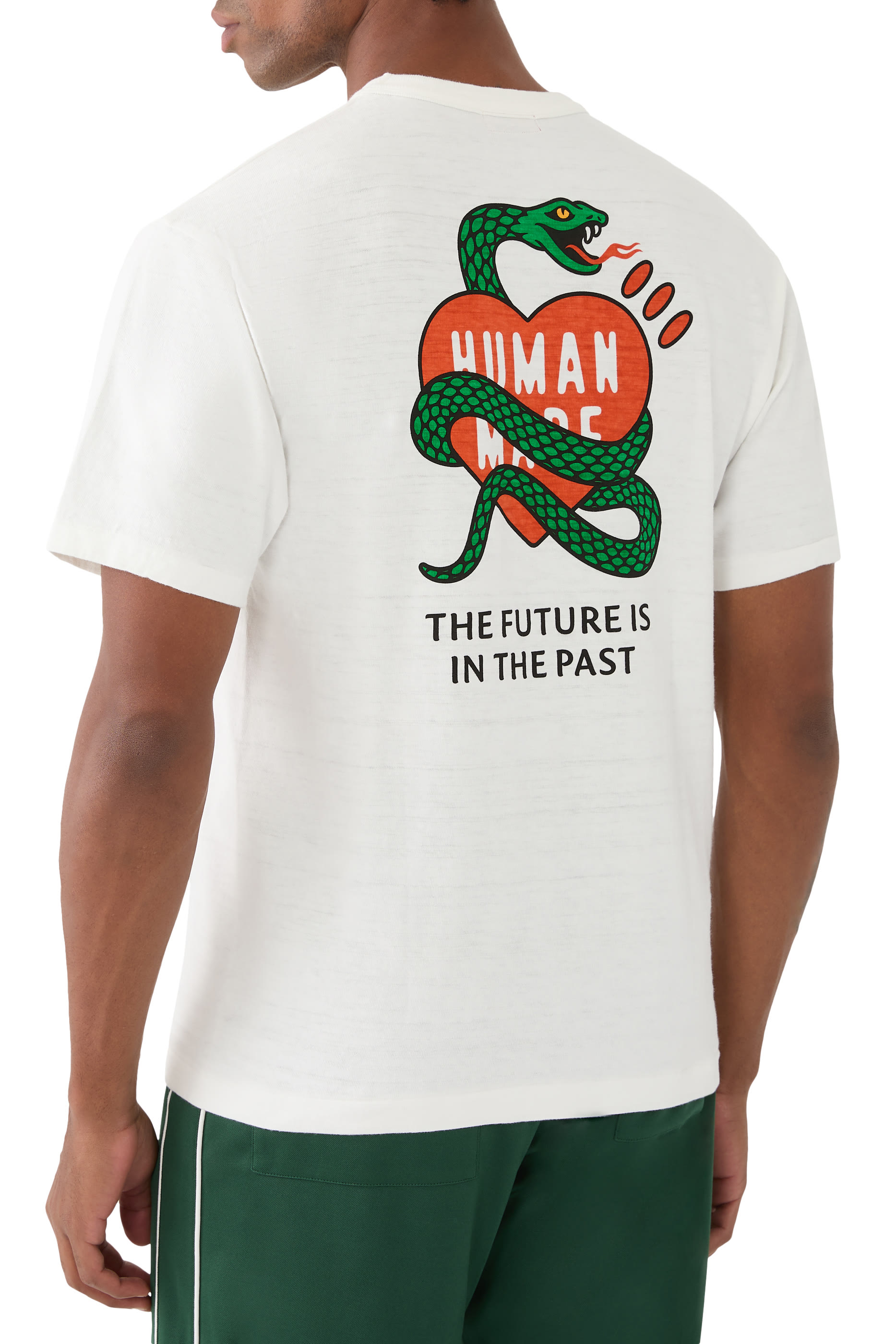 تيشيرت بطبعات غرافيكية