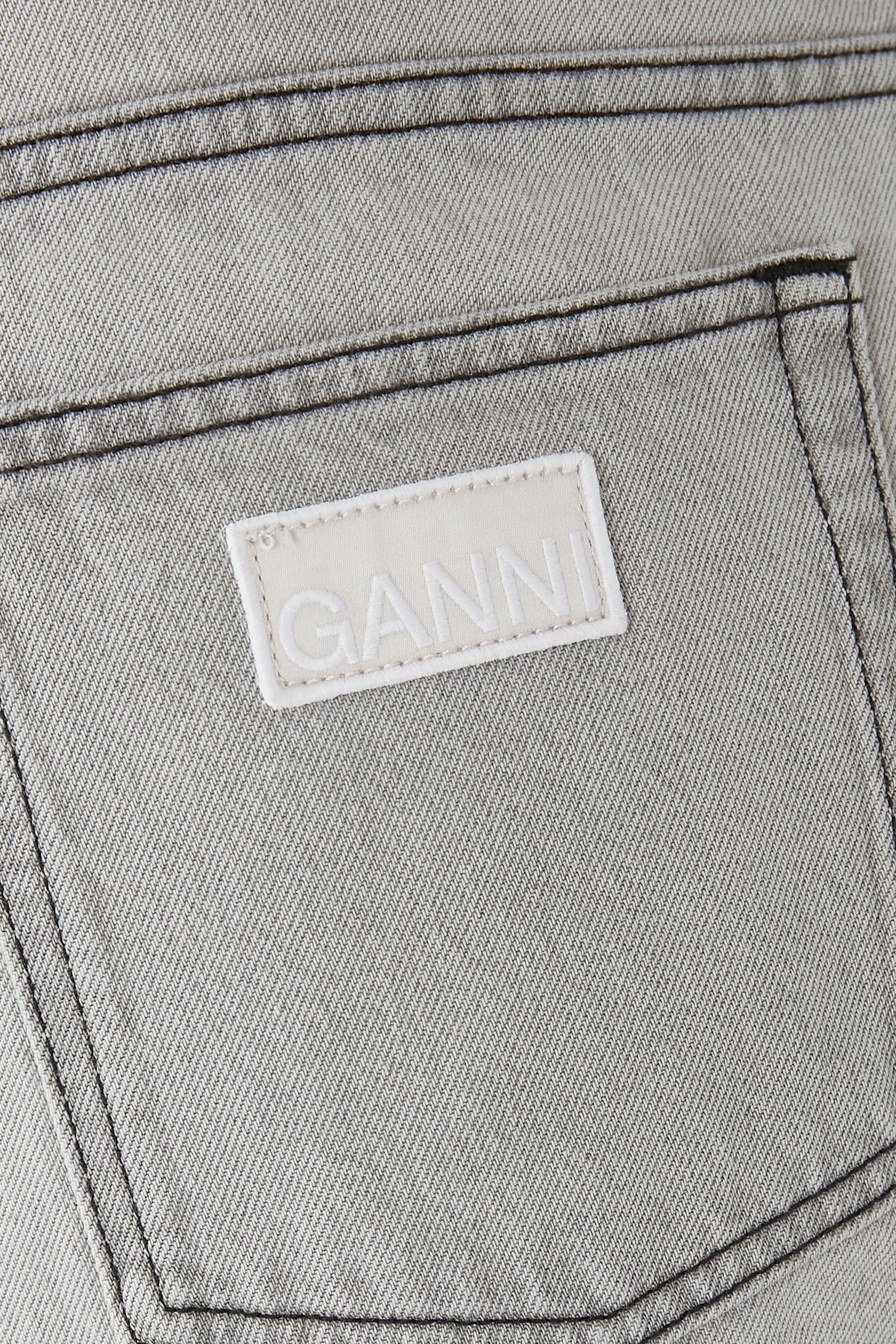 بنطال جينز فيوتشر دنيم بقصة ساق واسعة