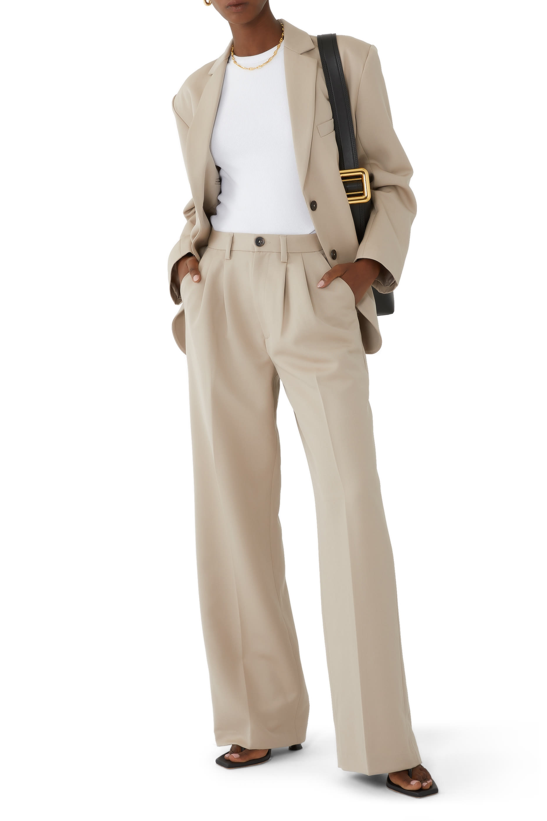 بلوزة إيفا بلا أكمام بقصة ضيقة