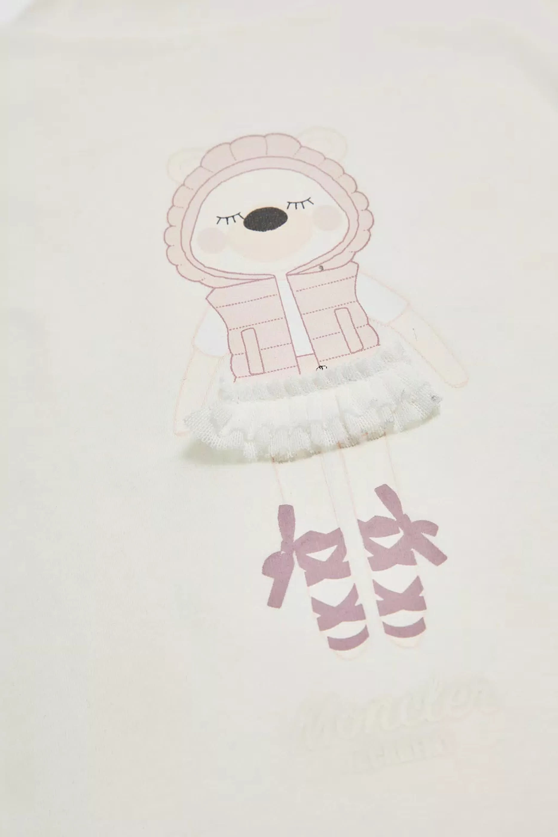 تيشيرت مزين بالكامل بطبعة الماركة